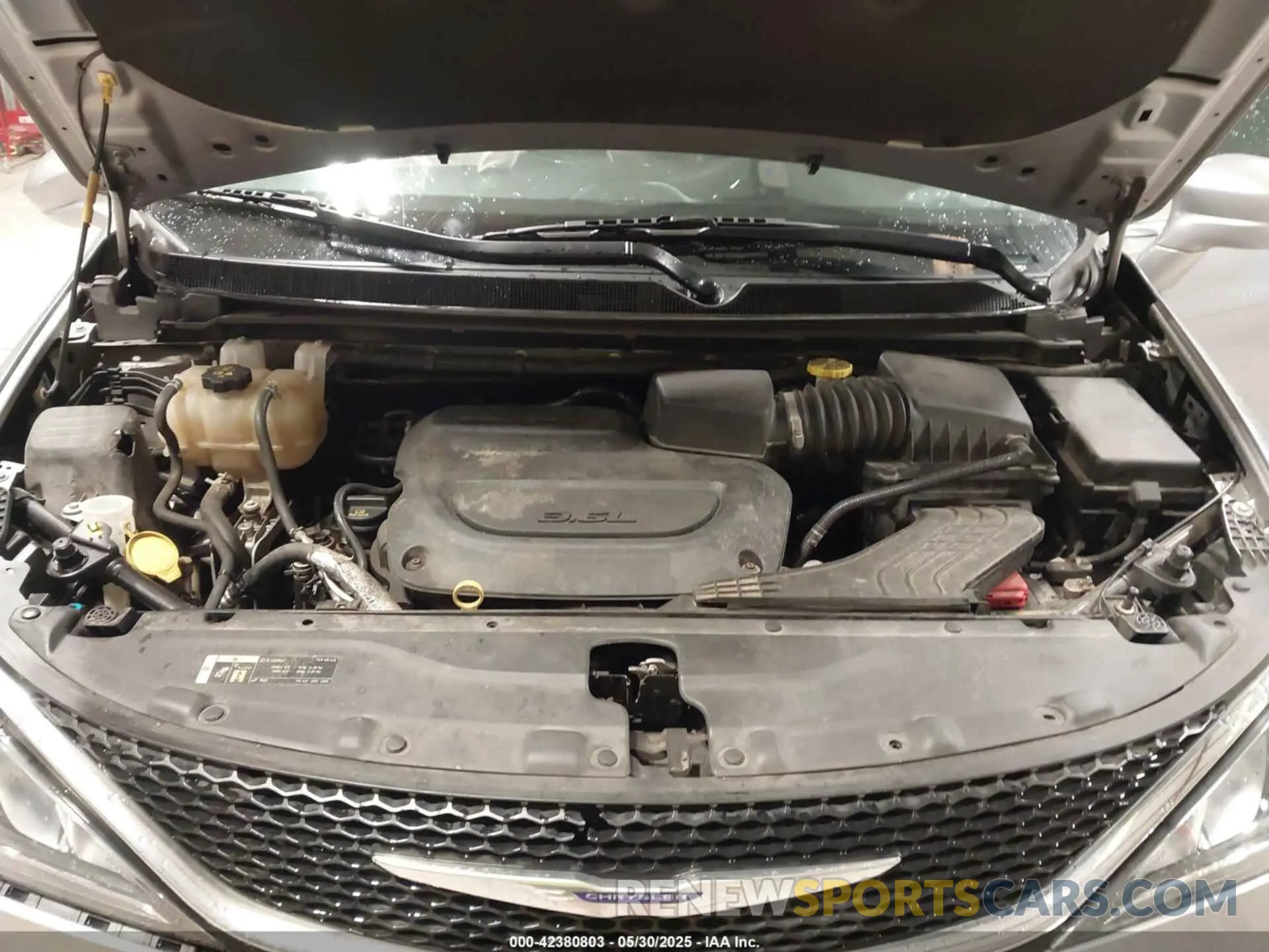 10 Photograph of a damaged car 2C4RC1BG6KR560189 CHRYSLER PACIFICA 2019