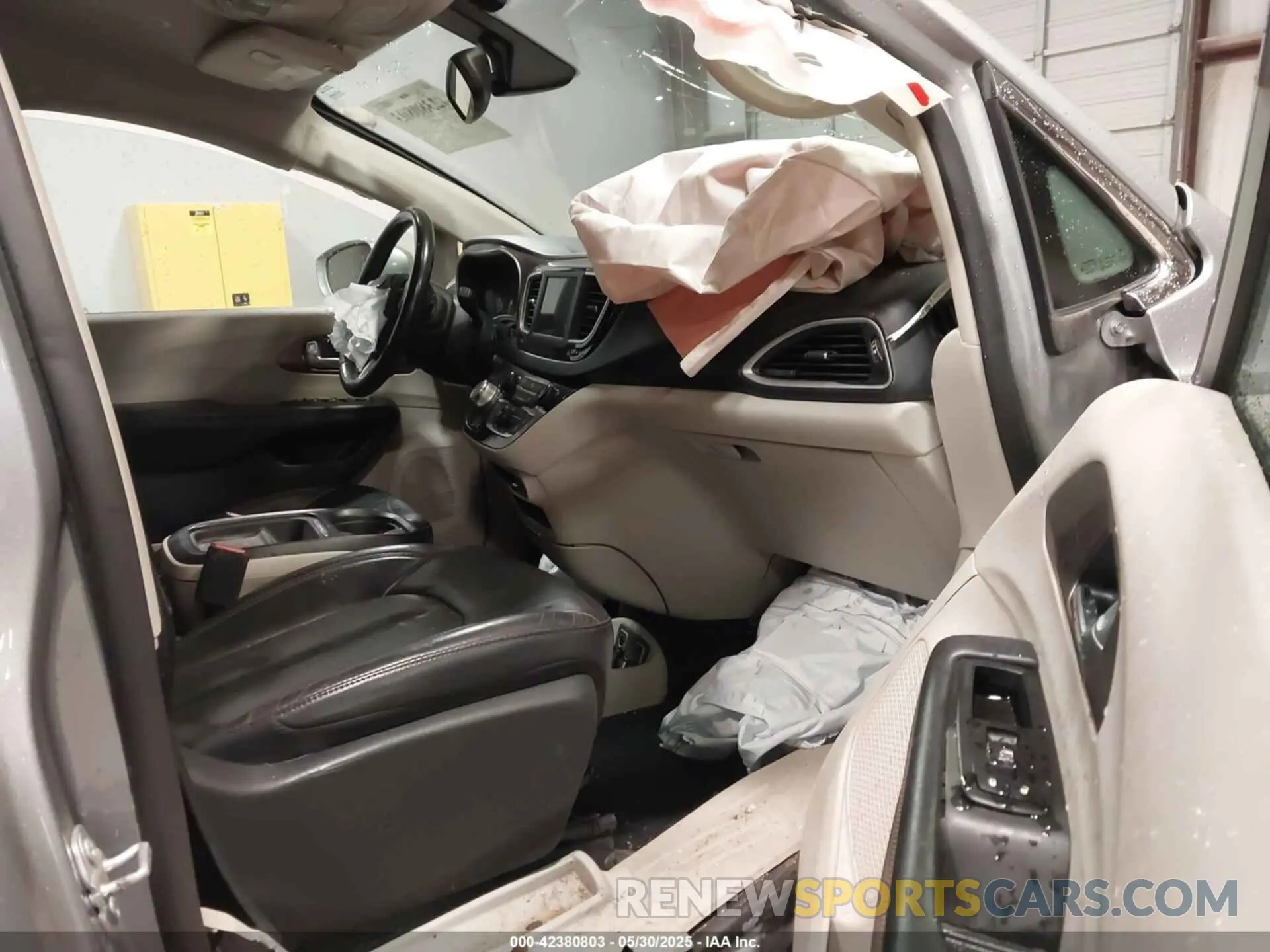 5 Photograph of a damaged car 2C4RC1BG6KR560189 CHRYSLER PACIFICA 2019
