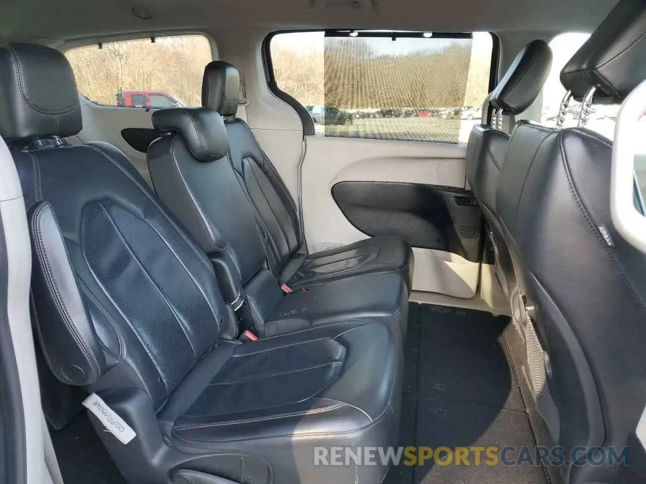 11 Photograph of a damaged car 2C4RC1BG6KR668313 CHRYSLER PACIFICA 2019