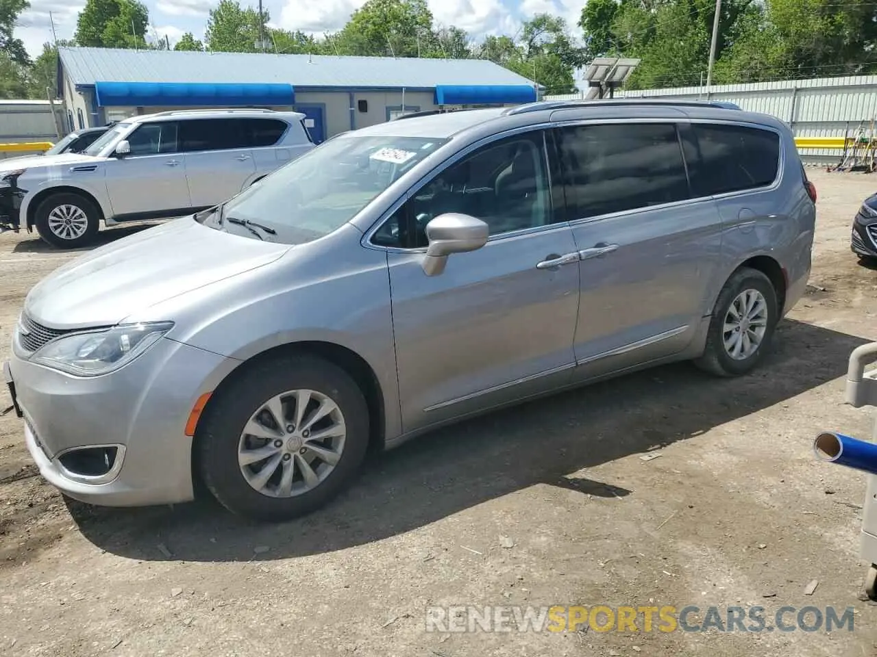 1 Photograph of a damaged car 2C4RC1BG6KR731460 CHRYSLER PACIFICA 2019