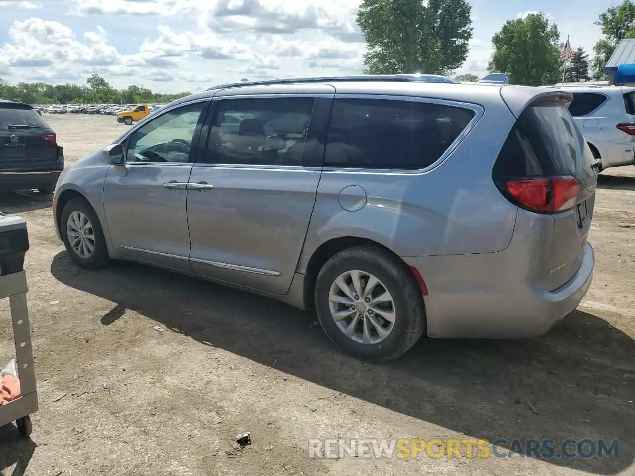 2 Photograph of a damaged car 2C4RC1BG6KR731460 CHRYSLER PACIFICA 2019