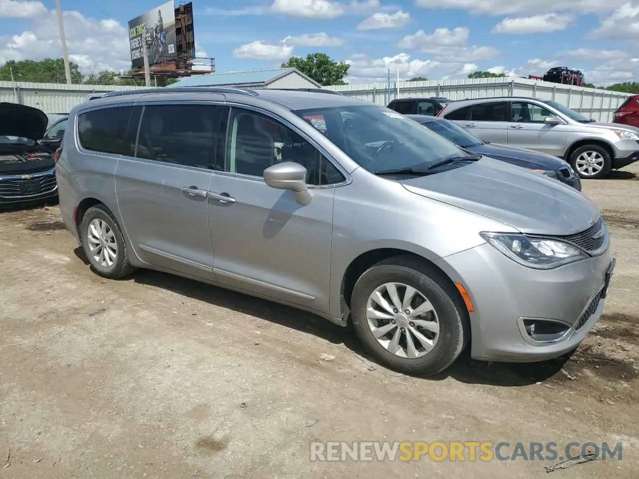 4 Photograph of a damaged car 2C4RC1BG6KR731460 CHRYSLER PACIFICA 2019