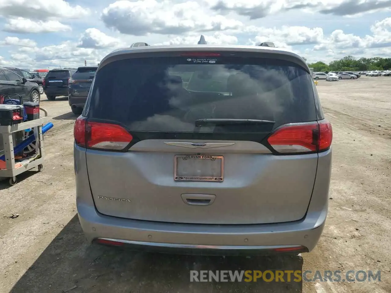 6 Photograph of a damaged car 2C4RC1BG6KR731460 CHRYSLER PACIFICA 2019