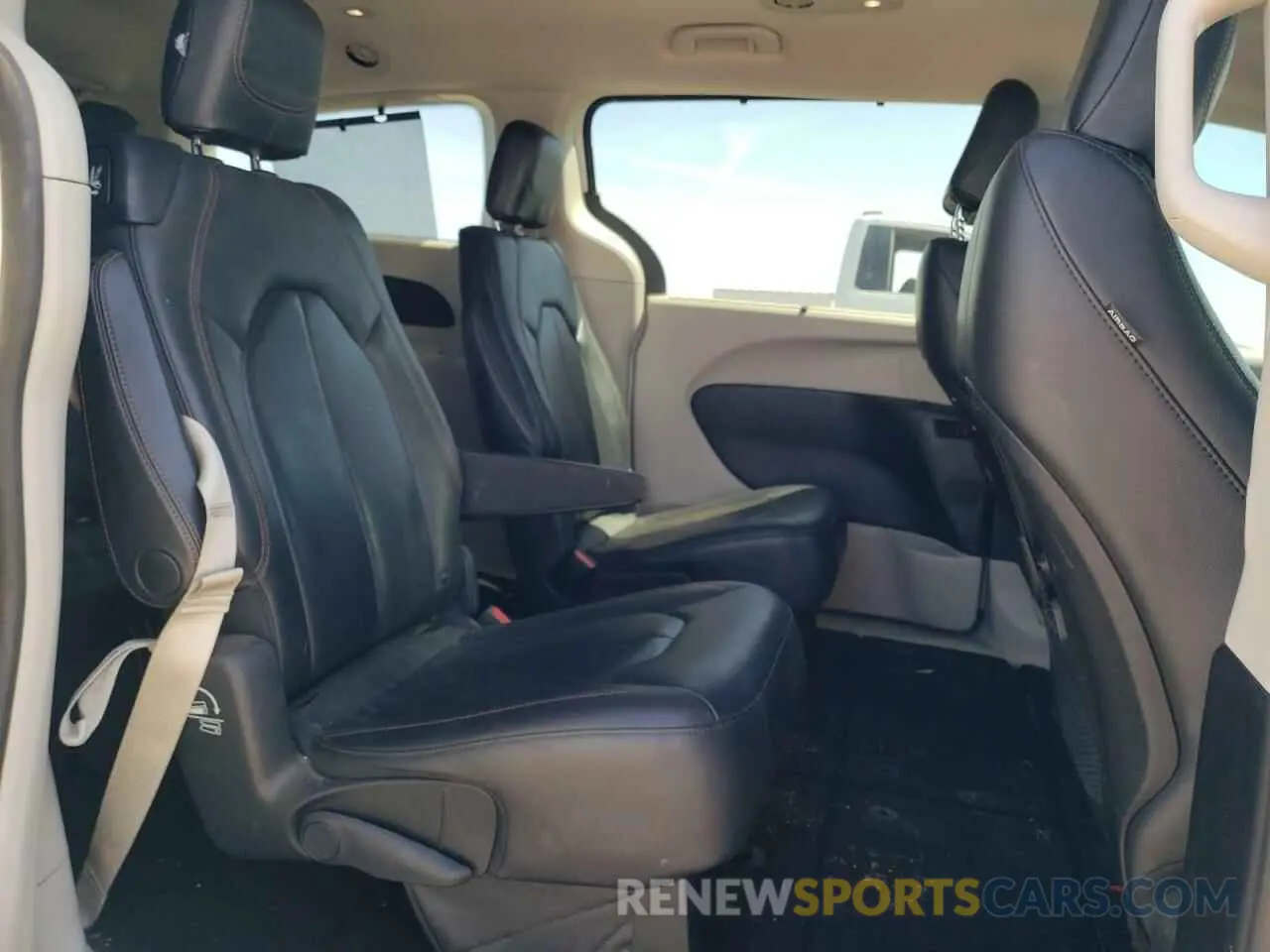 11 Photograph of a damaged car 2C4RC1BG7KR540100 CHRYSLER PACIFICA 2019