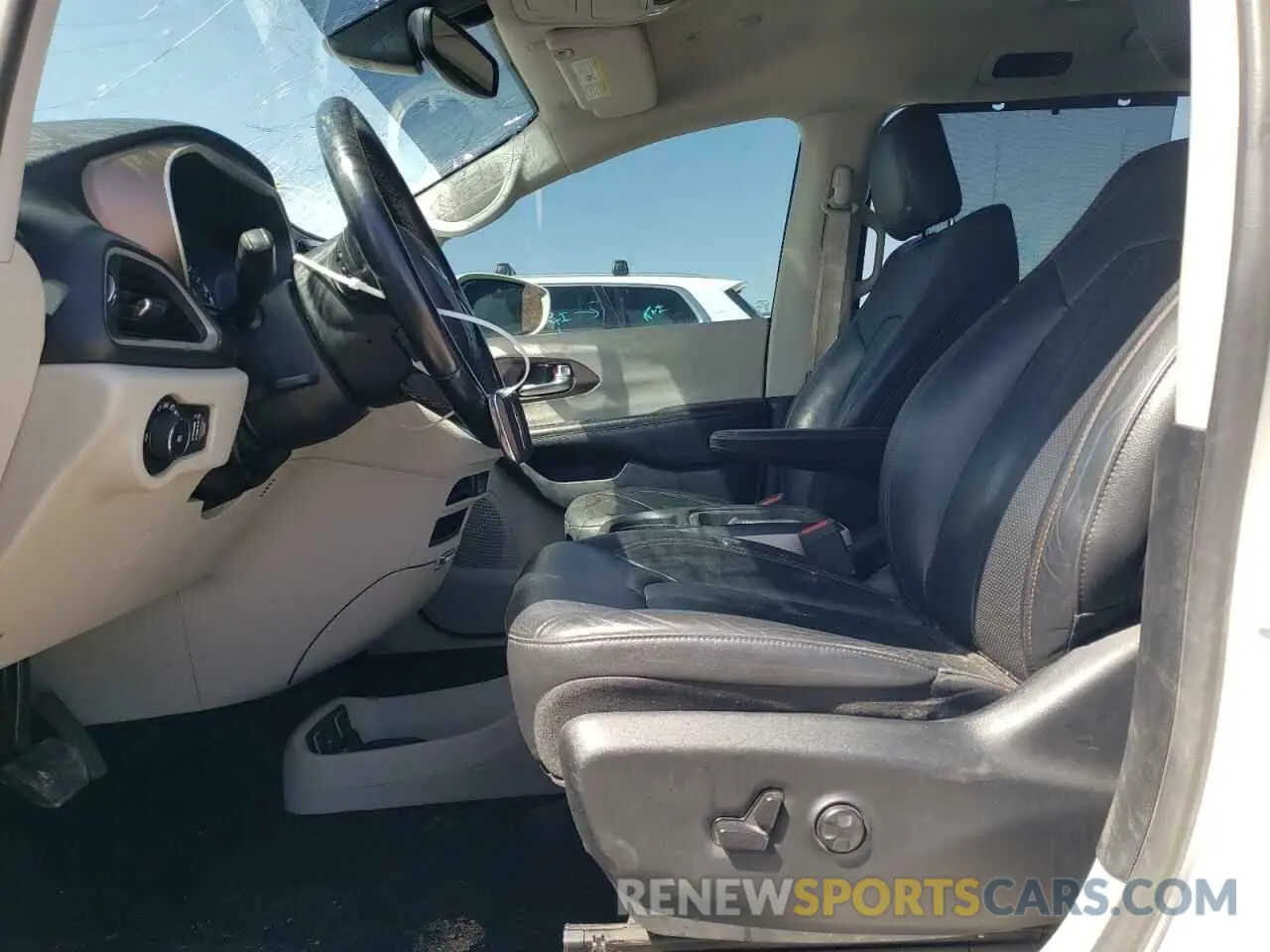 7 Photograph of a damaged car 2C4RC1BG7KR540100 CHRYSLER PACIFICA 2019