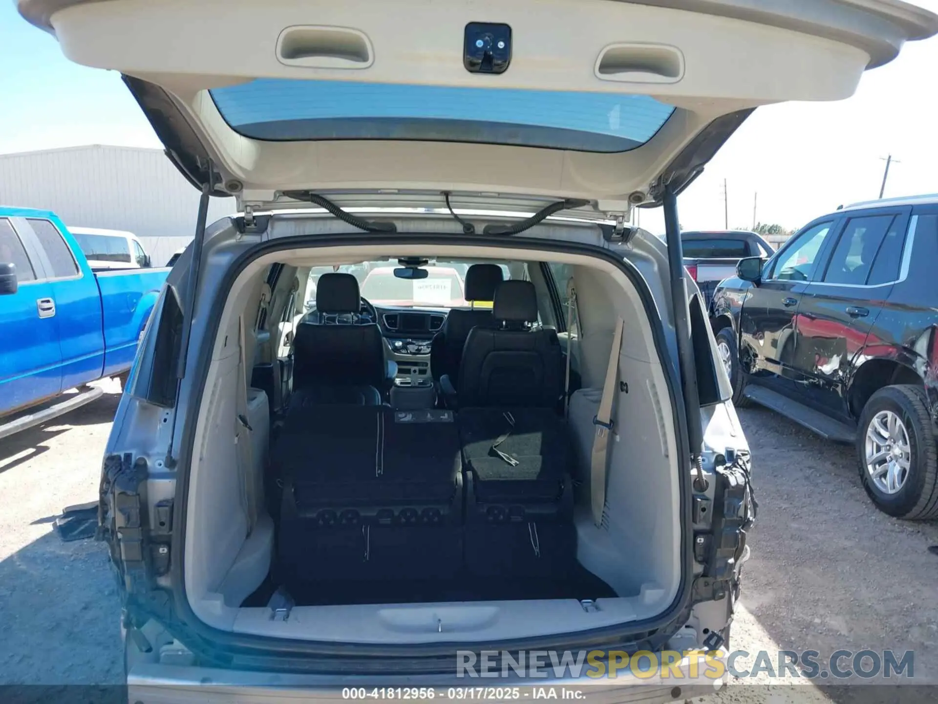 18 Photograph of a damaged car 2C4RC1BG7KR554739 CHRYSLER PACIFICA 2019