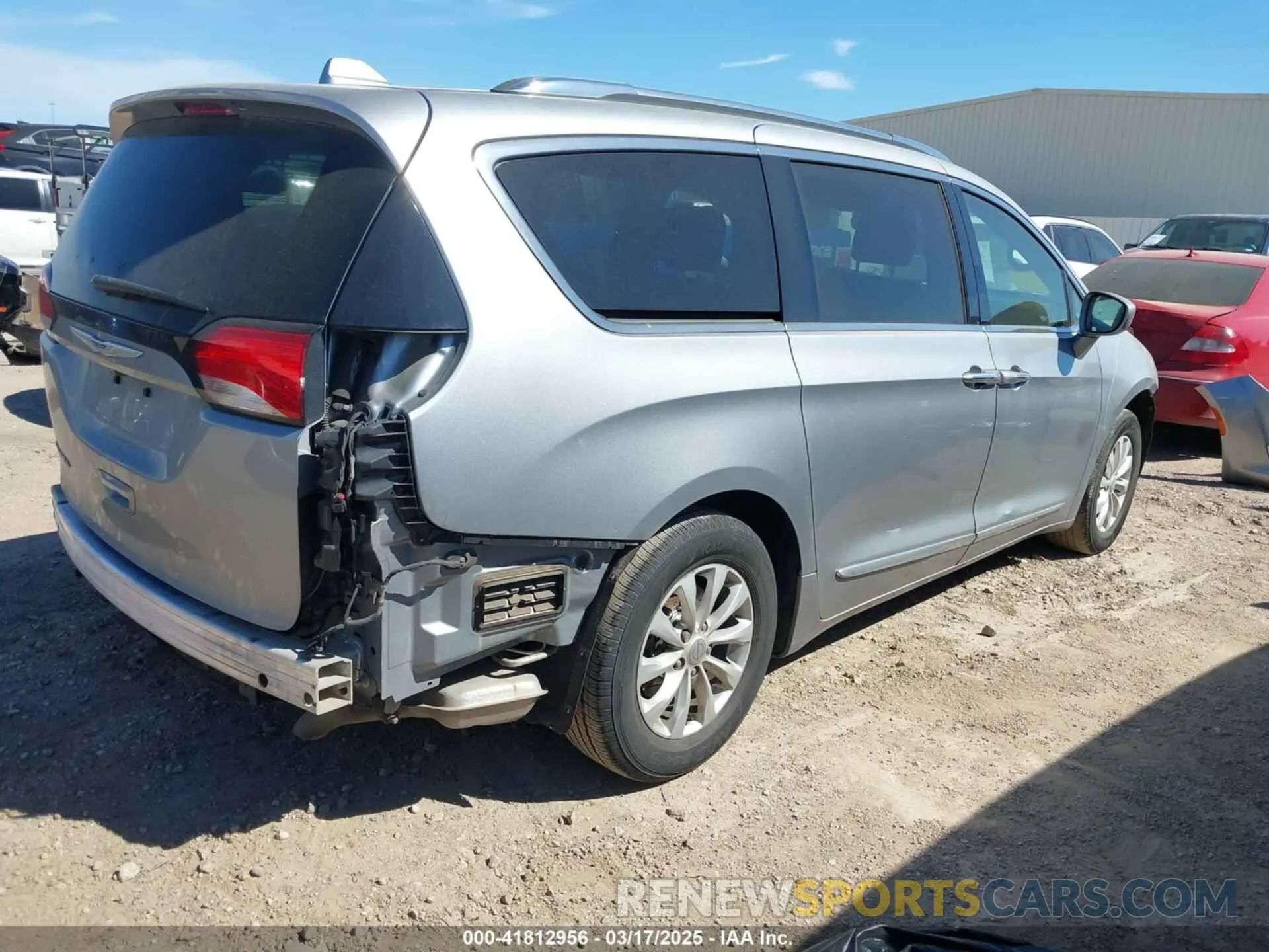 4 Photograph of a damaged car 2C4RC1BG7KR554739 CHRYSLER PACIFICA 2019