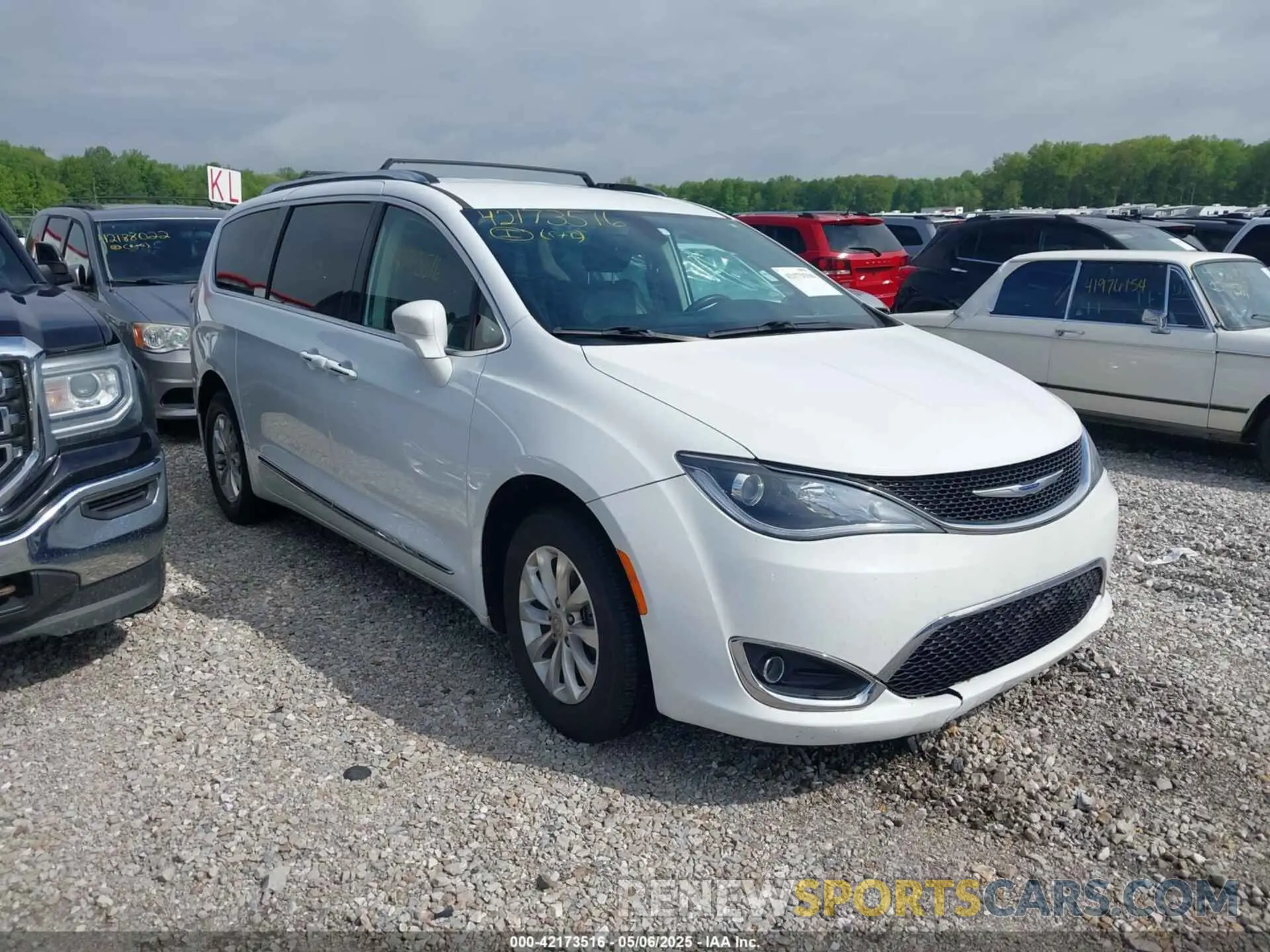 1 Photograph of a damaged car 2C4RC1BG7KR556247 CHRYSLER PACIFICA 2019