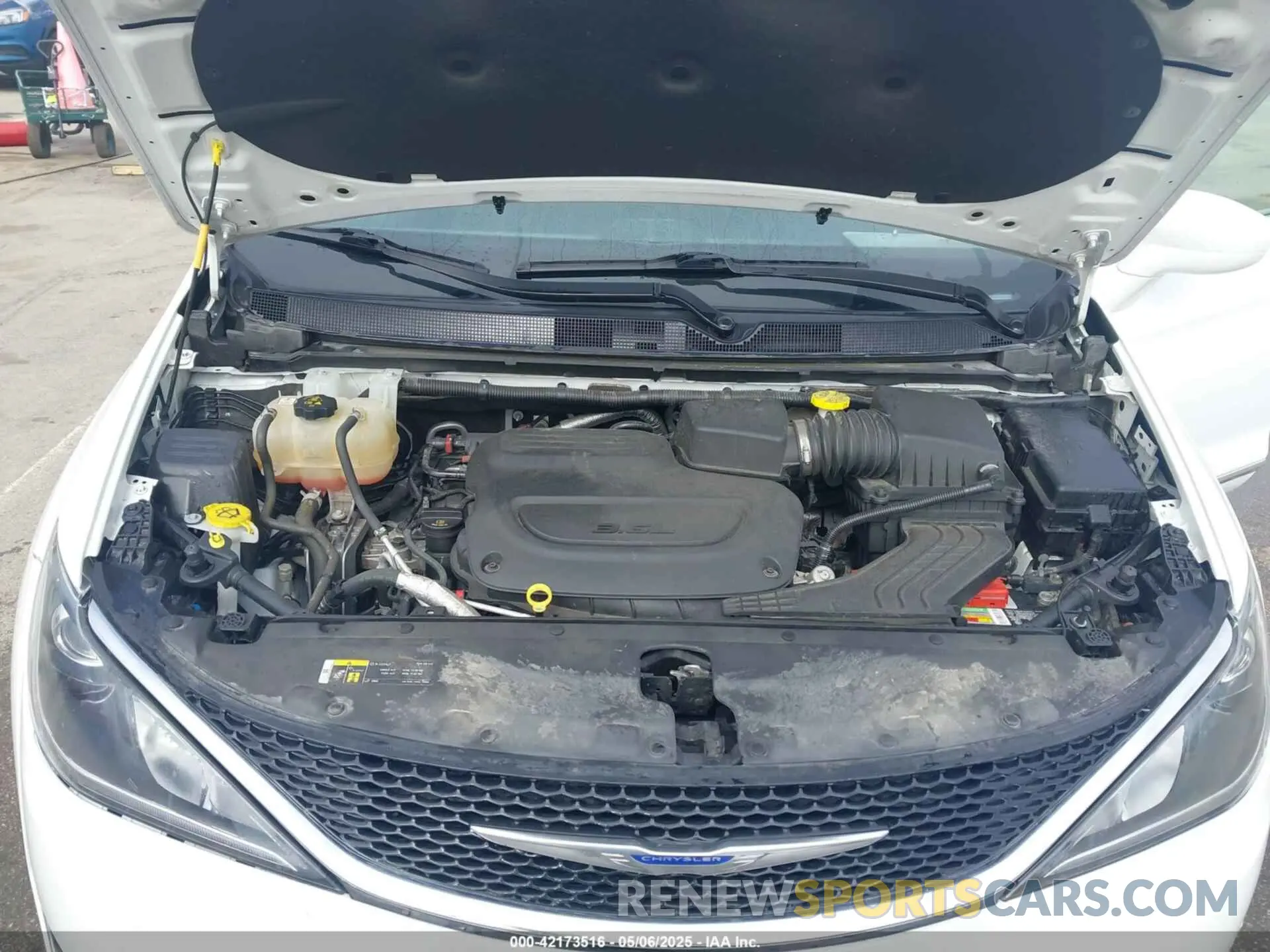 10 Photograph of a damaged car 2C4RC1BG7KR556247 CHRYSLER PACIFICA 2019