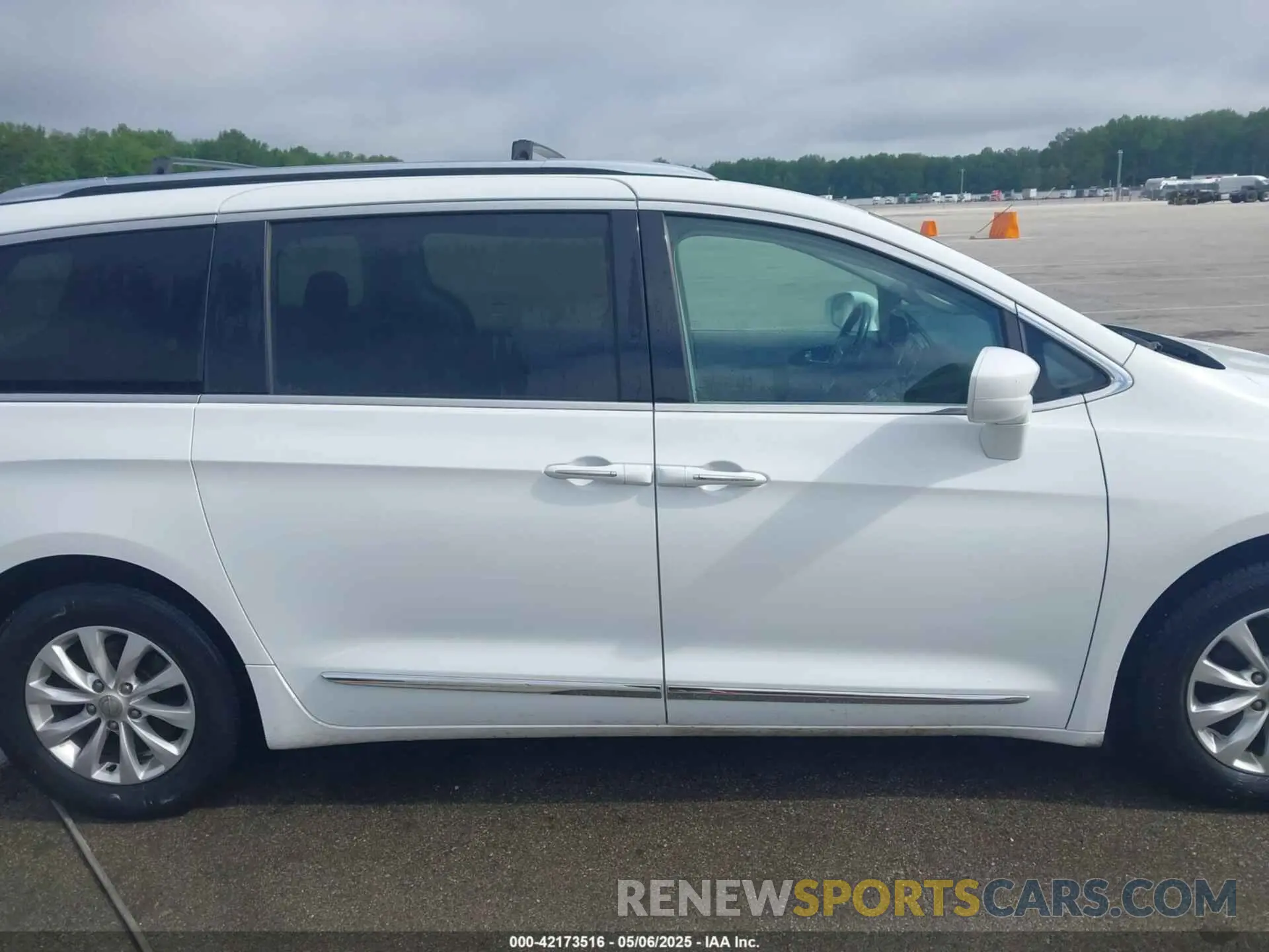 13 Photograph of a damaged car 2C4RC1BG7KR556247 CHRYSLER PACIFICA 2019