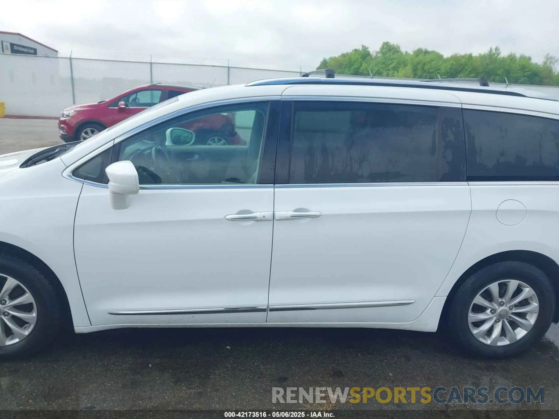 14 Photograph of a damaged car 2C4RC1BG7KR556247 CHRYSLER PACIFICA 2019