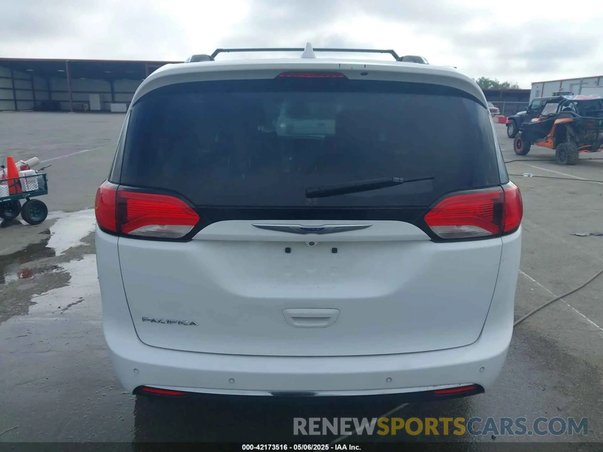 16 Photograph of a damaged car 2C4RC1BG7KR556247 CHRYSLER PACIFICA 2019