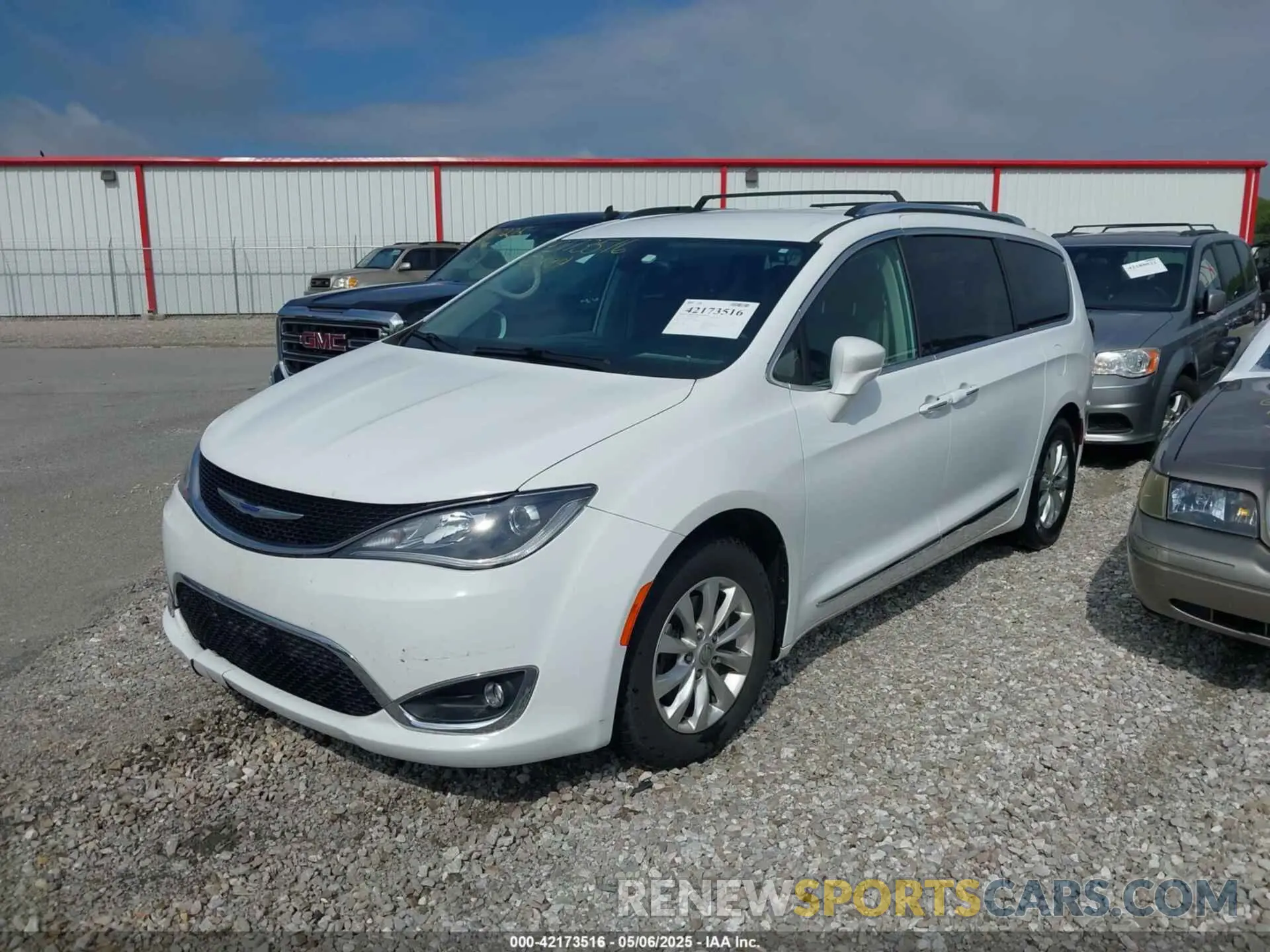 2 Photograph of a damaged car 2C4RC1BG7KR556247 CHRYSLER PACIFICA 2019