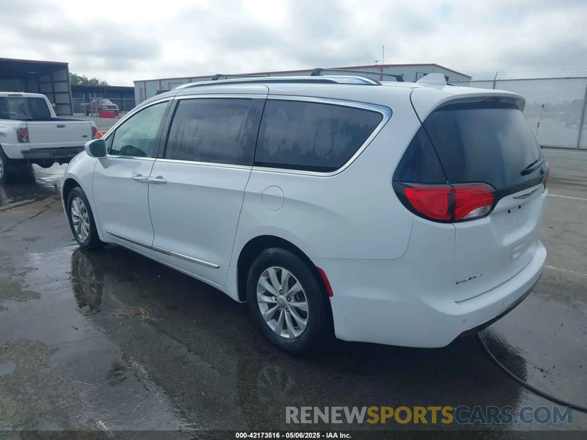 3 Photograph of a damaged car 2C4RC1BG7KR556247 CHRYSLER PACIFICA 2019