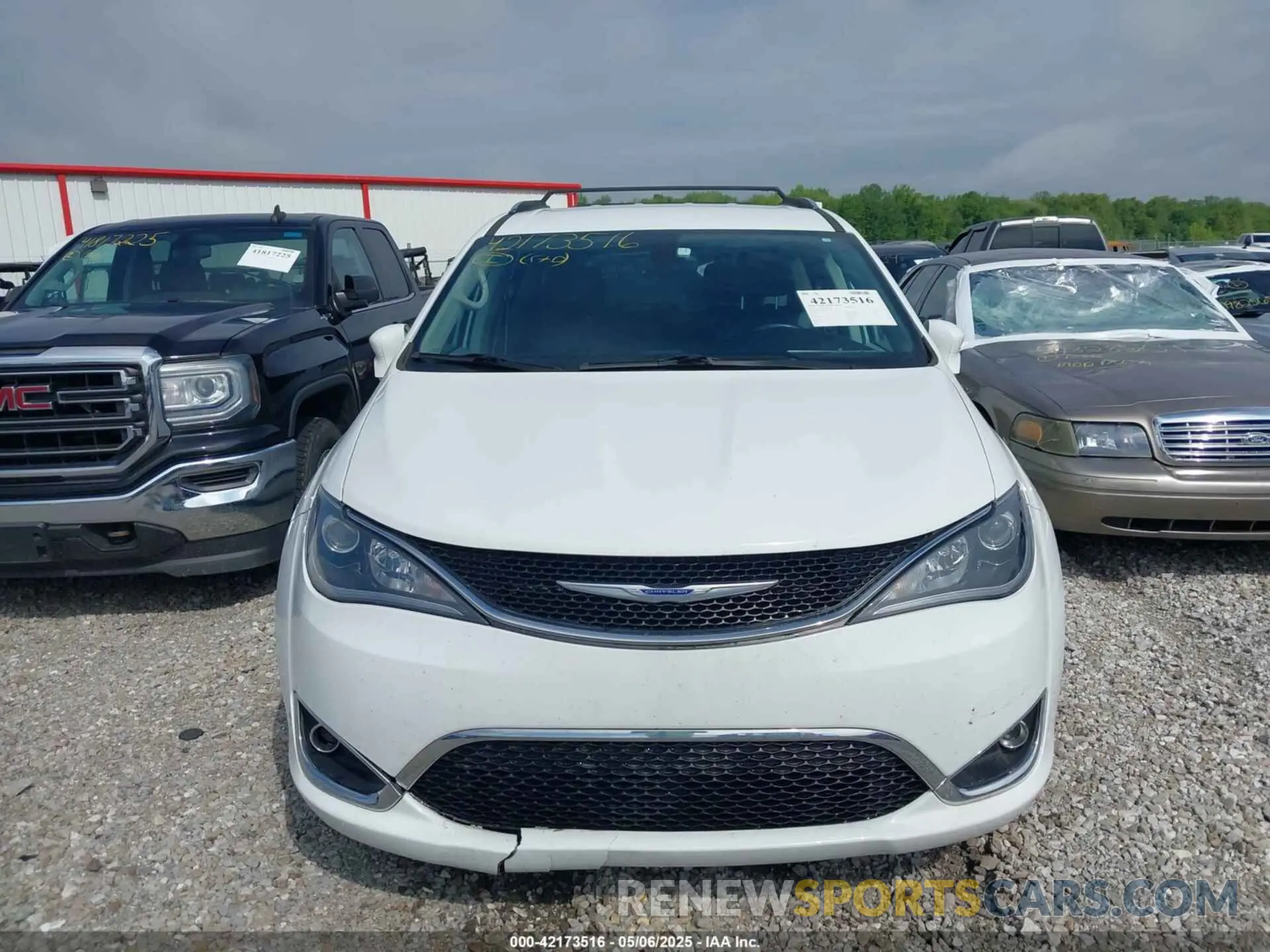 6 Photograph of a damaged car 2C4RC1BG7KR556247 CHRYSLER PACIFICA 2019