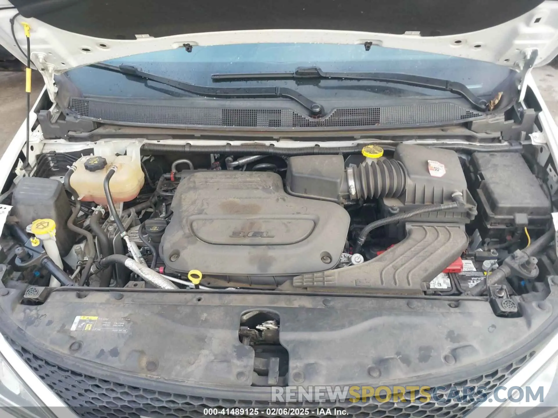 10 Photograph of a damaged car 2C4RC1BG7KR613188 CHRYSLER PACIFICA 2019