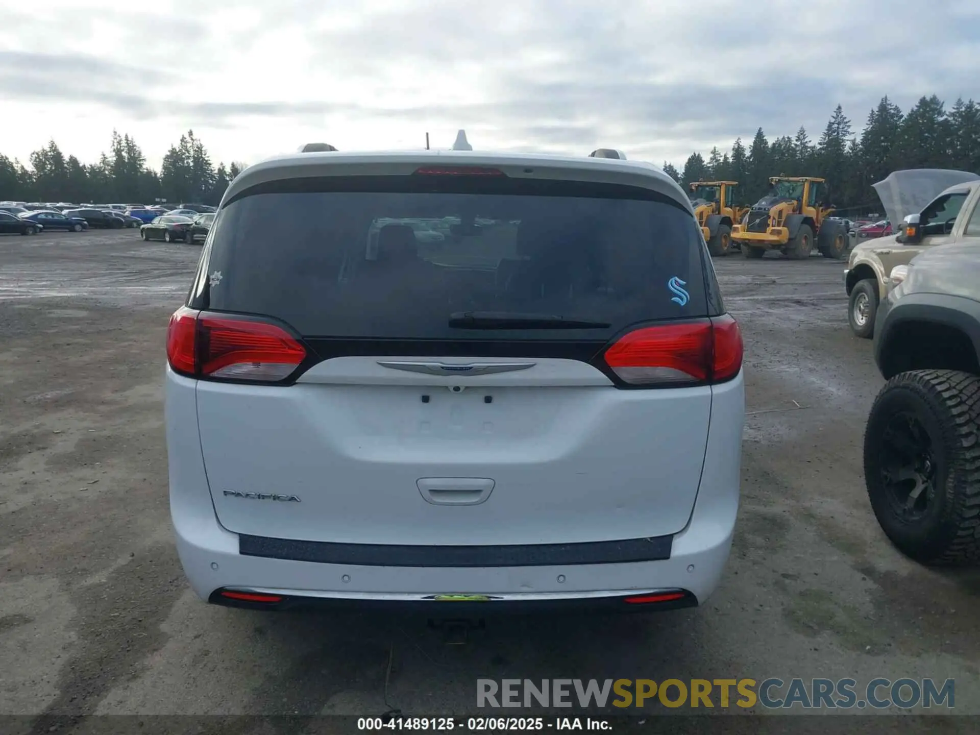 16 Photograph of a damaged car 2C4RC1BG7KR613188 CHRYSLER PACIFICA 2019