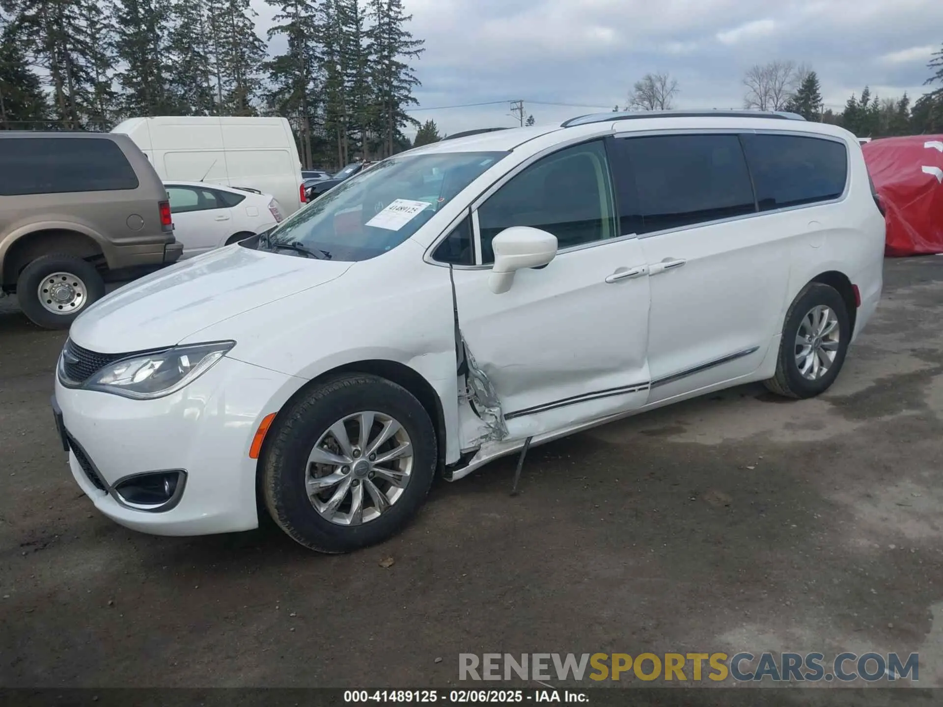 2 Photograph of a damaged car 2C4RC1BG7KR613188 CHRYSLER PACIFICA 2019