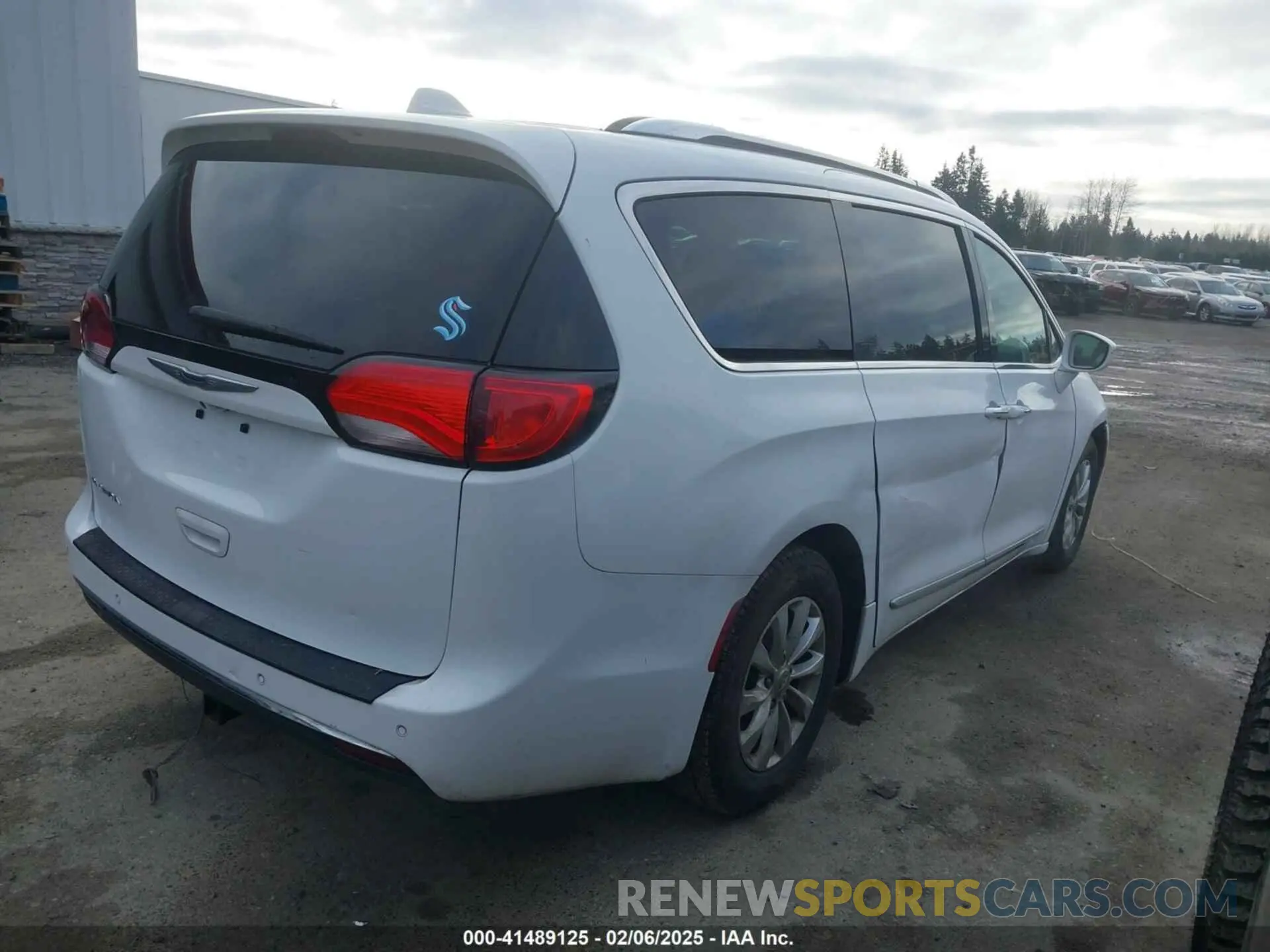 4 Photograph of a damaged car 2C4RC1BG7KR613188 CHRYSLER PACIFICA 2019
