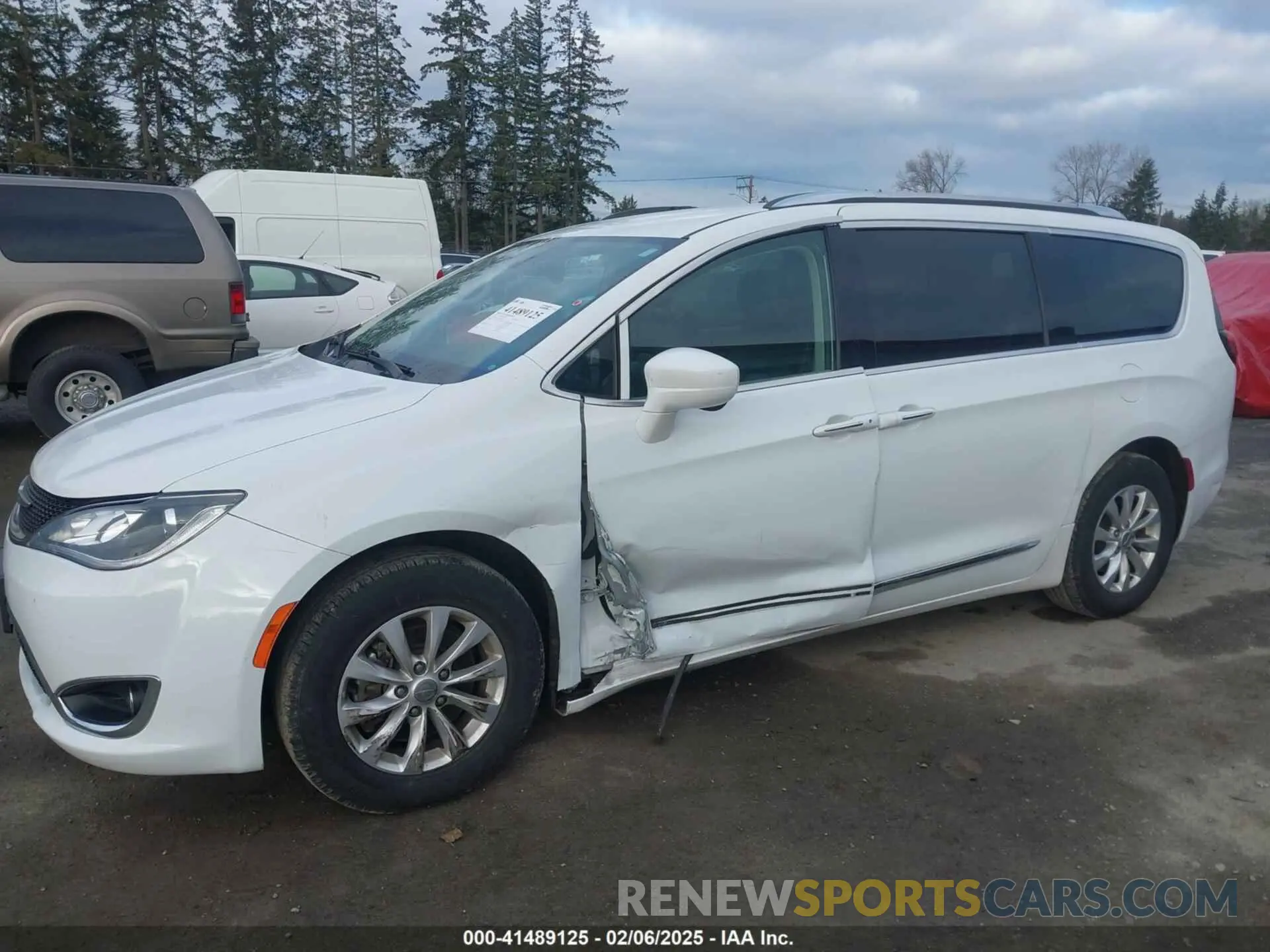6 Photograph of a damaged car 2C4RC1BG7KR613188 CHRYSLER PACIFICA 2019