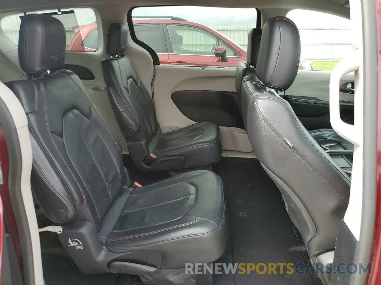 11 Photograph of a damaged car 2C4RC1BG7KR650516 CHRYSLER PACIFICA 2019