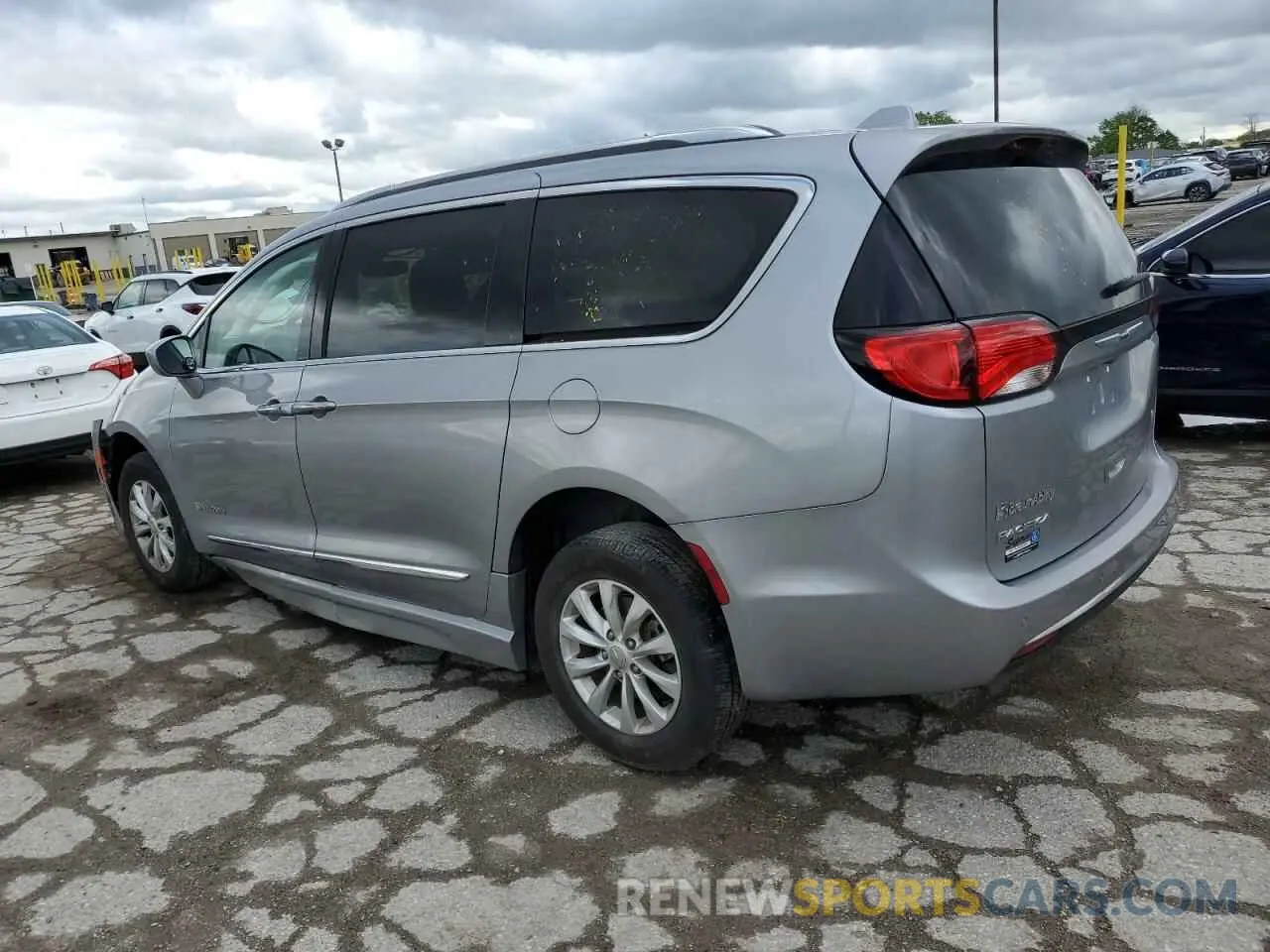 2 Photograph of a damaged car 2C4RC1BG7KR732004 CHRYSLER PACIFICA 2019