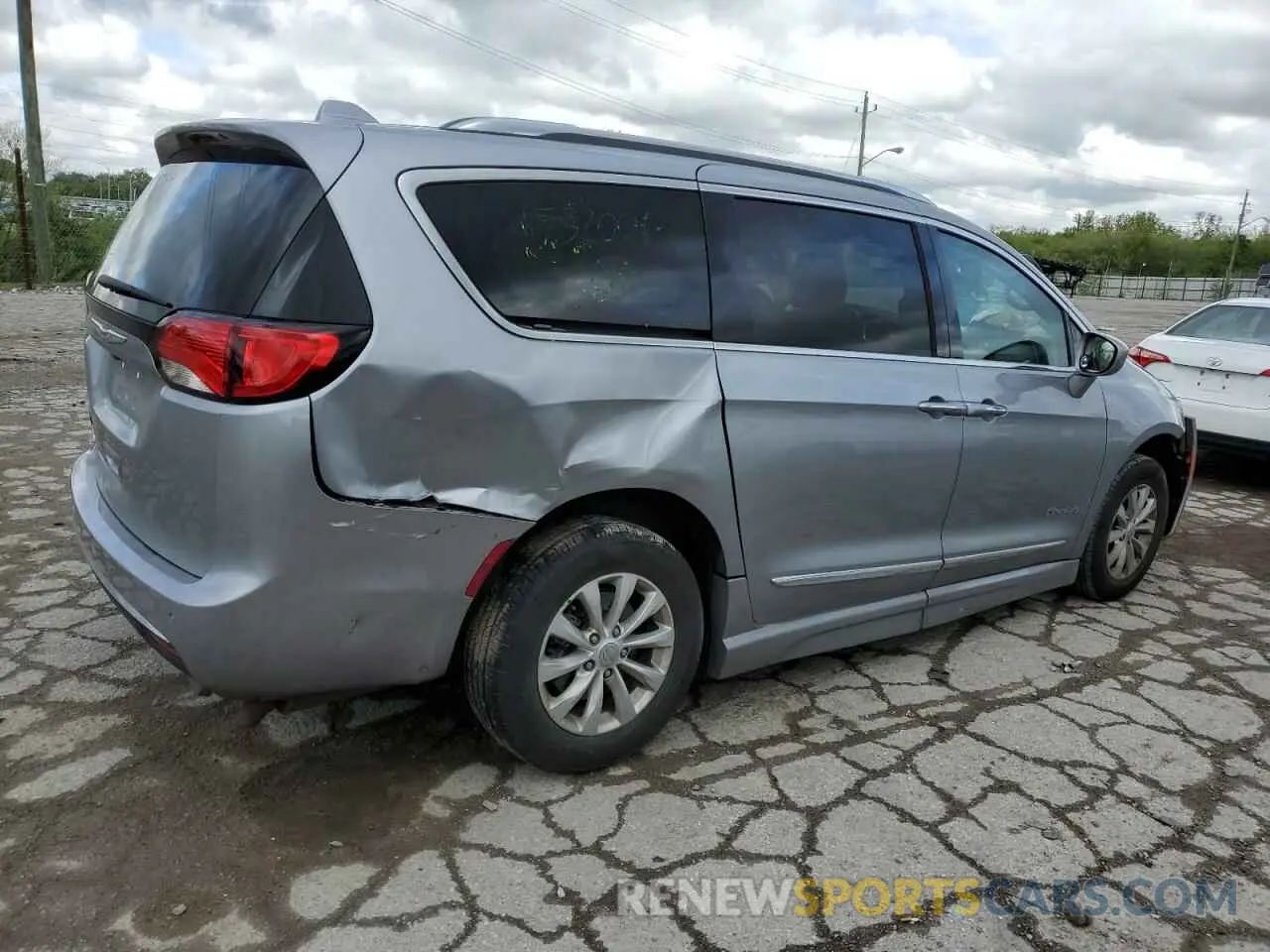 3 Photograph of a damaged car 2C4RC1BG7KR732004 CHRYSLER PACIFICA 2019