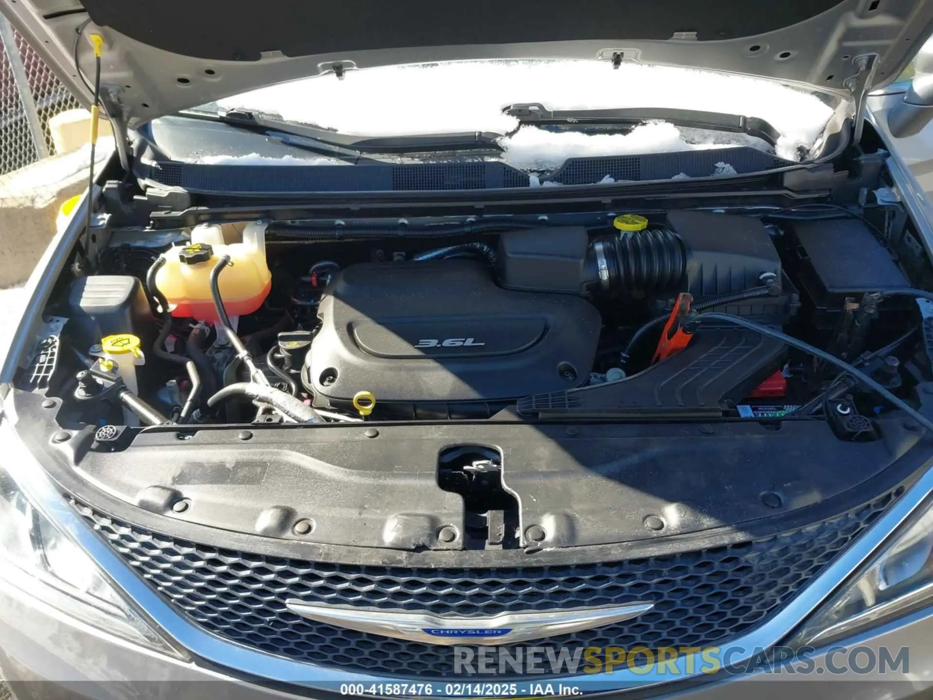 10 Photograph of a damaged car 2C4RC1BG8KR523872 CHRYSLER PACIFICA 2019