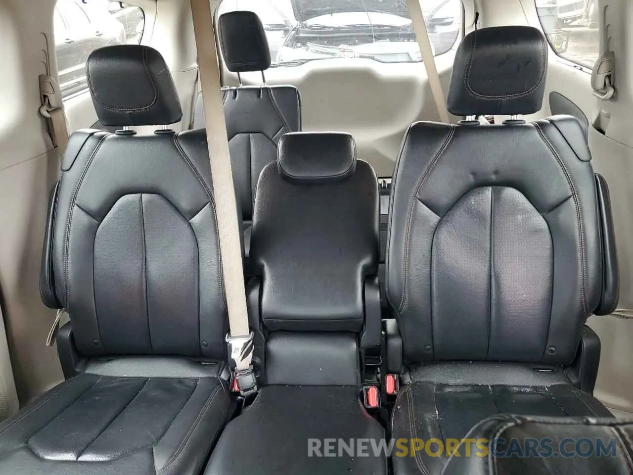 10 Photograph of a damaged car 2C4RC1BG9KR528885 CHRYSLER PACIFICA 2019
