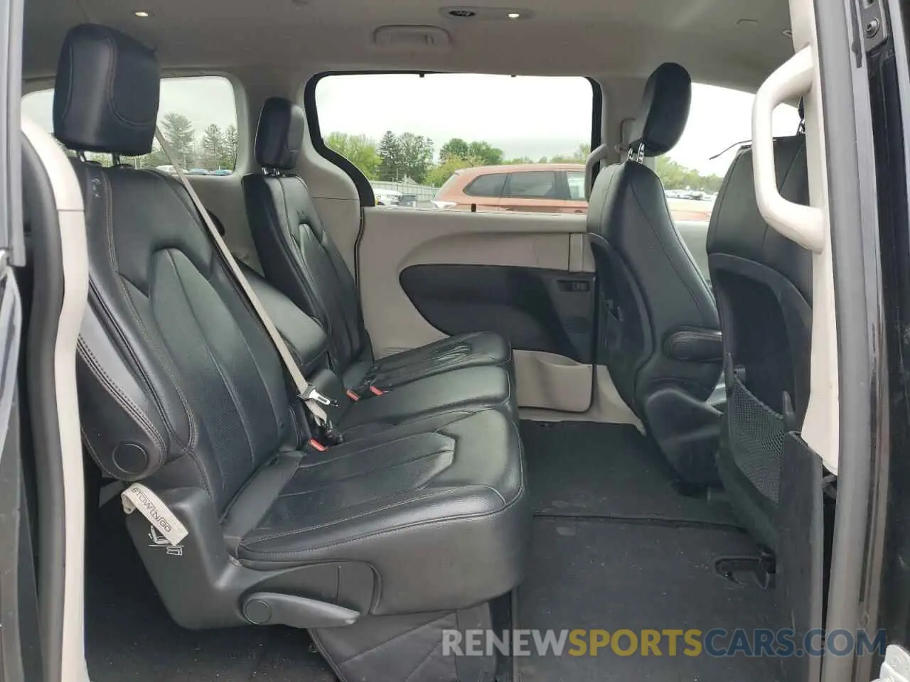 11 Photograph of a damaged car 2C4RC1BG9KR528885 CHRYSLER PACIFICA 2019