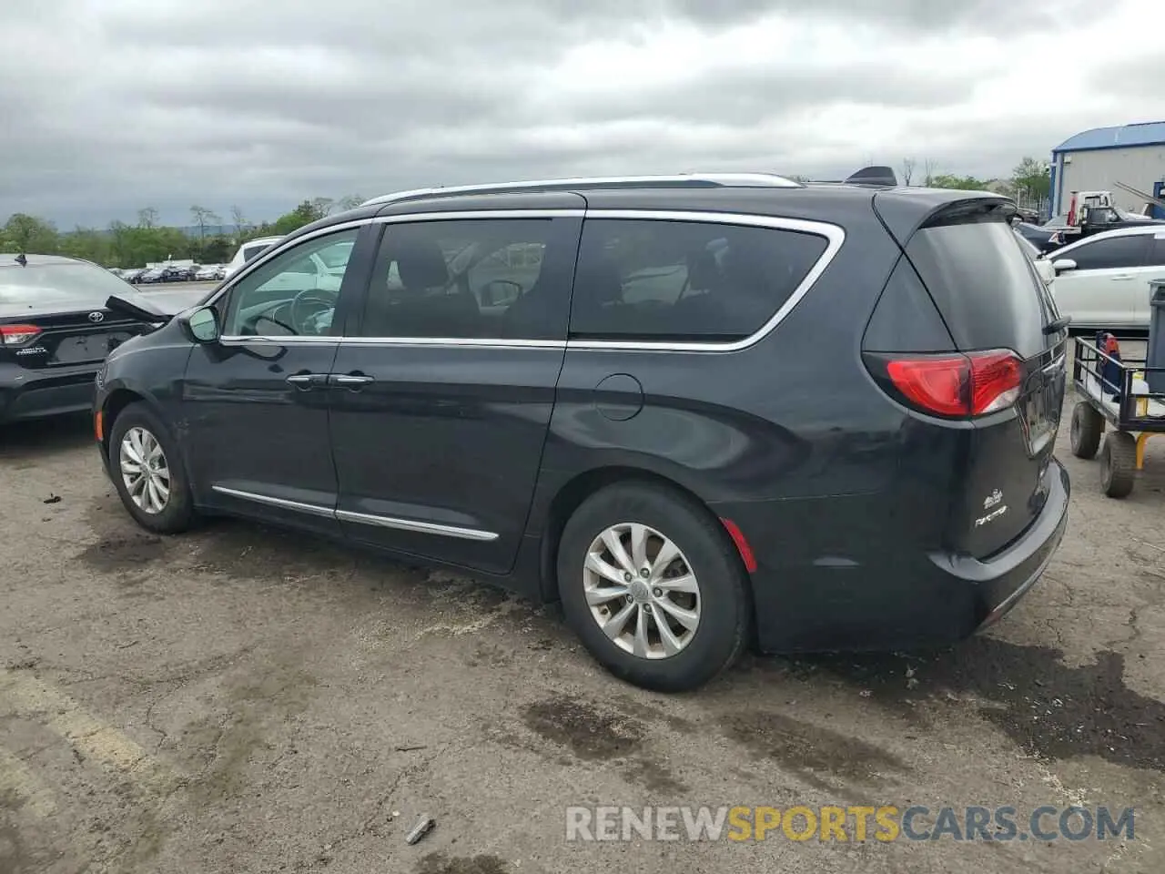 2 Photograph of a damaged car 2C4RC1BG9KR528885 CHRYSLER PACIFICA 2019