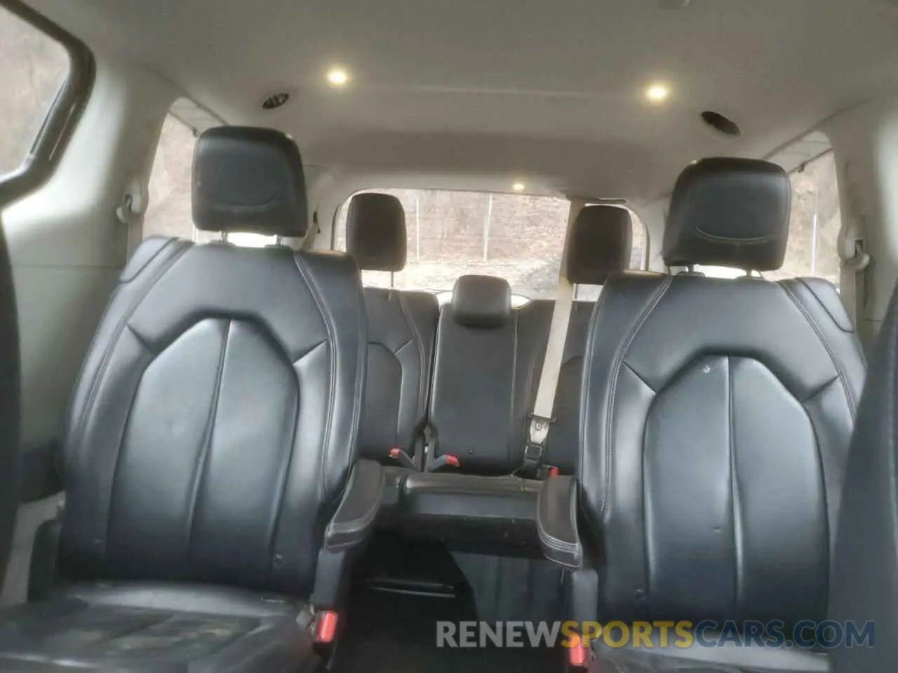 10 Photograph of a damaged car 2C4RC1BG9KR550319 CHRYSLER PACIFICA 2019
