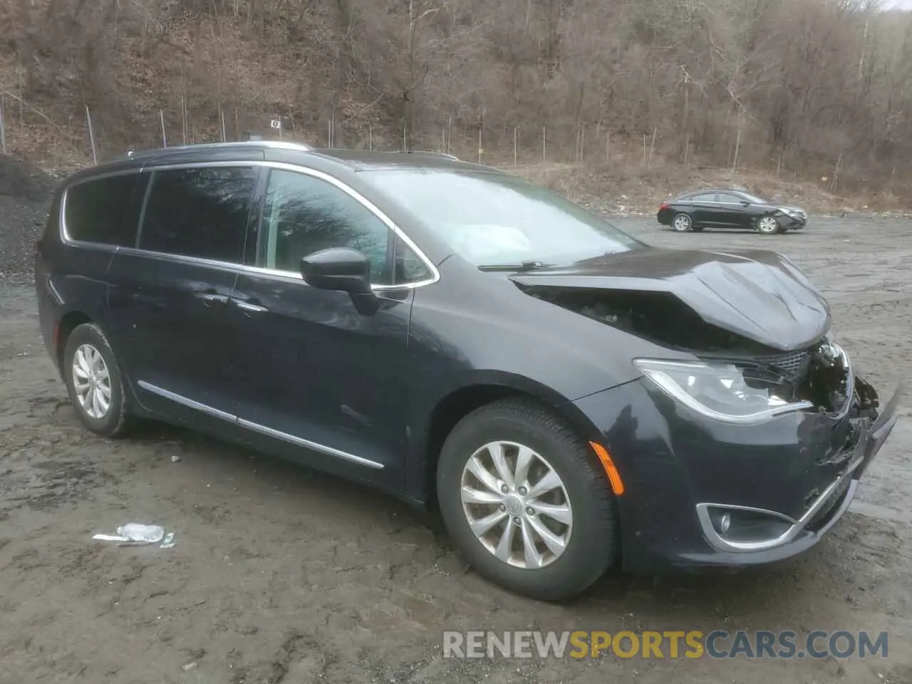 4 Photograph of a damaged car 2C4RC1BG9KR550319 CHRYSLER PACIFICA 2019