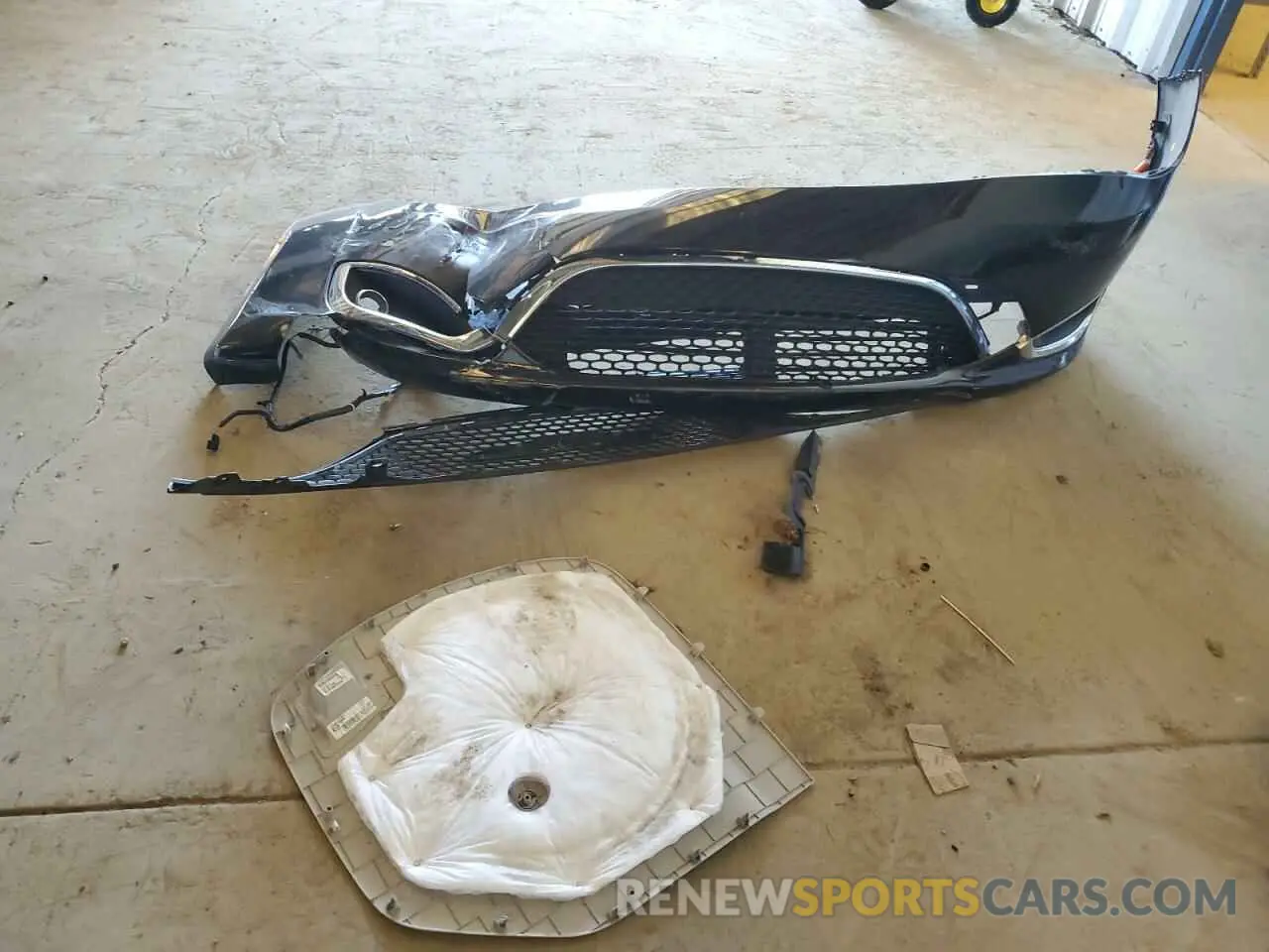 13 Photograph of a damaged car 2C4RC1BG9KR597205 CHRYSLER PACIFICA 2019