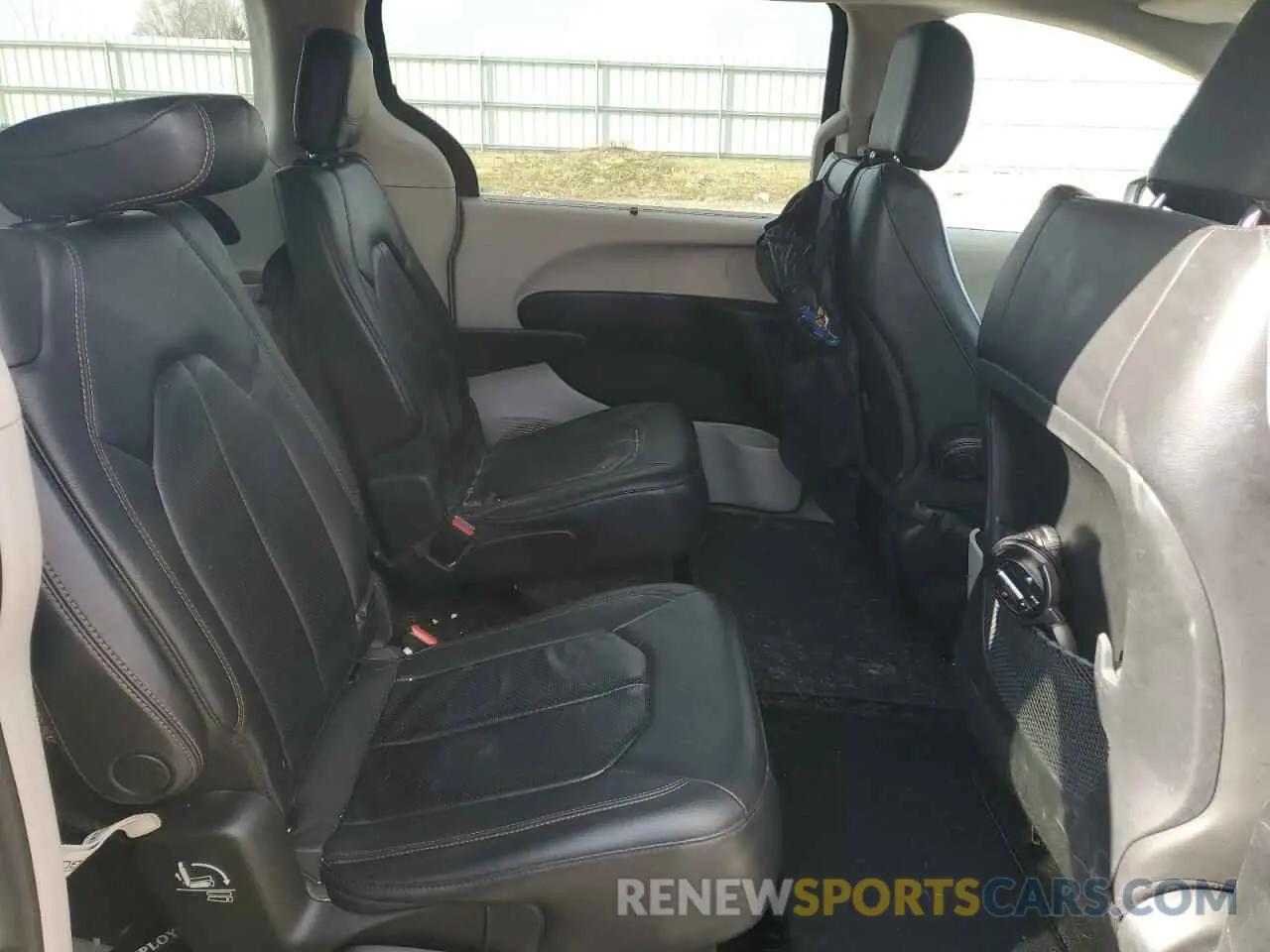 11 Photograph of a damaged car 2C4RC1BG9KR634530 CHRYSLER PACIFICA 2019
