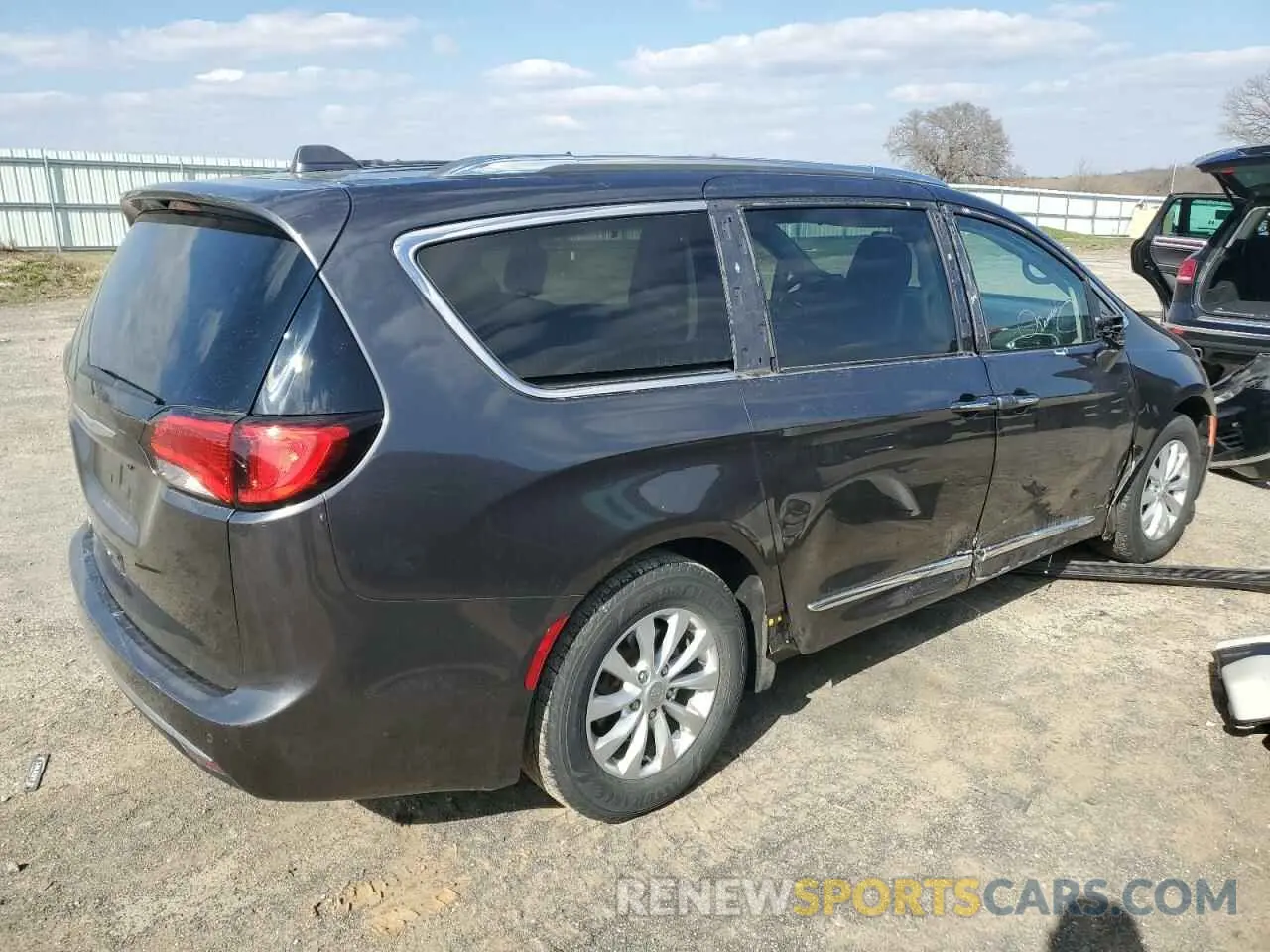 3 Photograph of a damaged car 2C4RC1BG9KR634530 CHRYSLER PACIFICA 2019