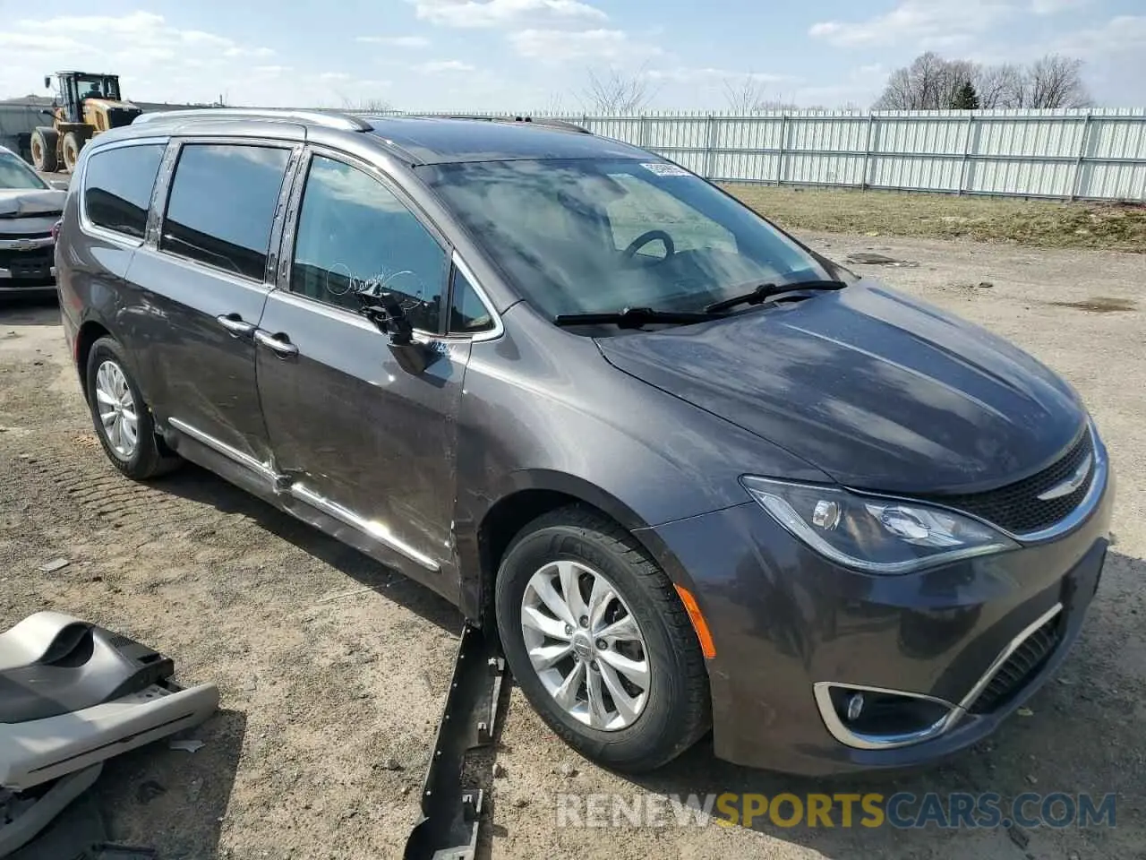 4 Photograph of a damaged car 2C4RC1BG9KR634530 CHRYSLER PACIFICA 2019