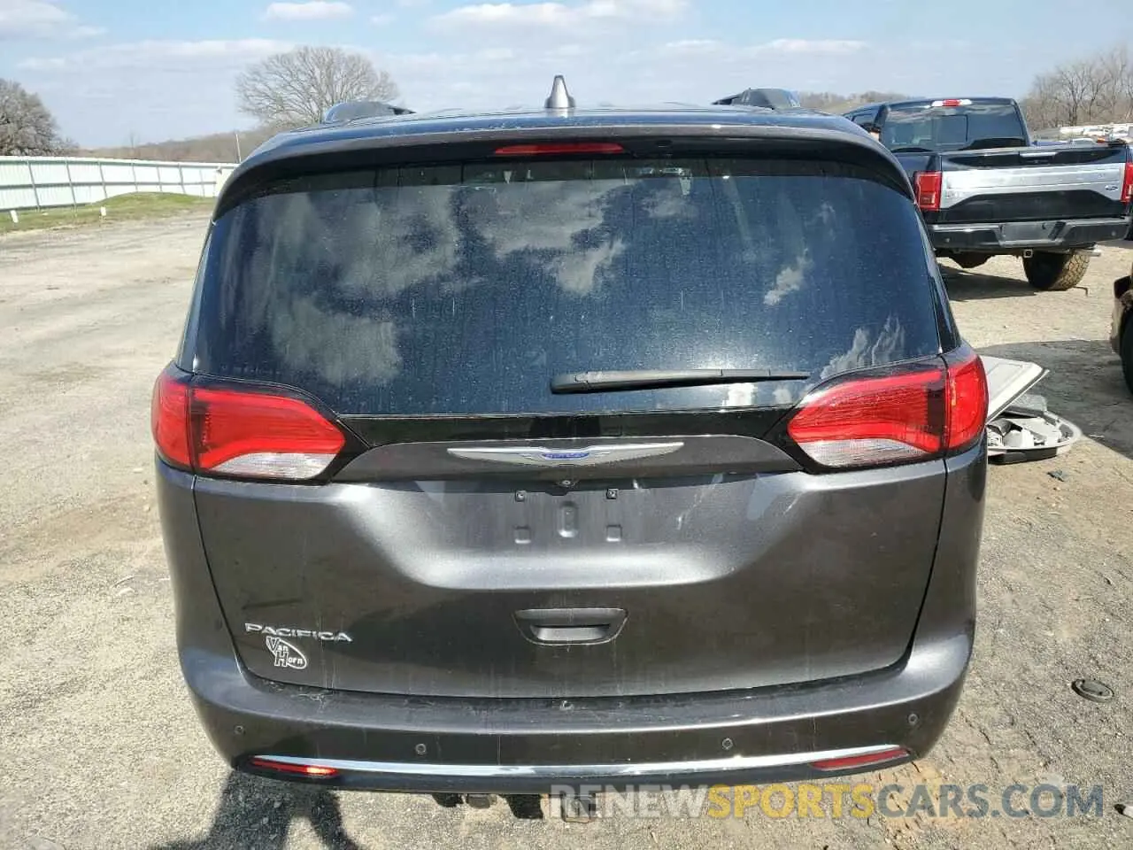 6 Photograph of a damaged car 2C4RC1BG9KR634530 CHRYSLER PACIFICA 2019