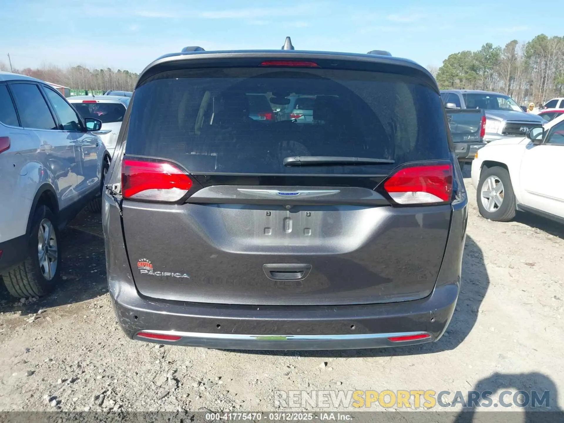 17 Photograph of a damaged car 2C4RC1BGXKR531732 CHRYSLER PACIFICA 2019