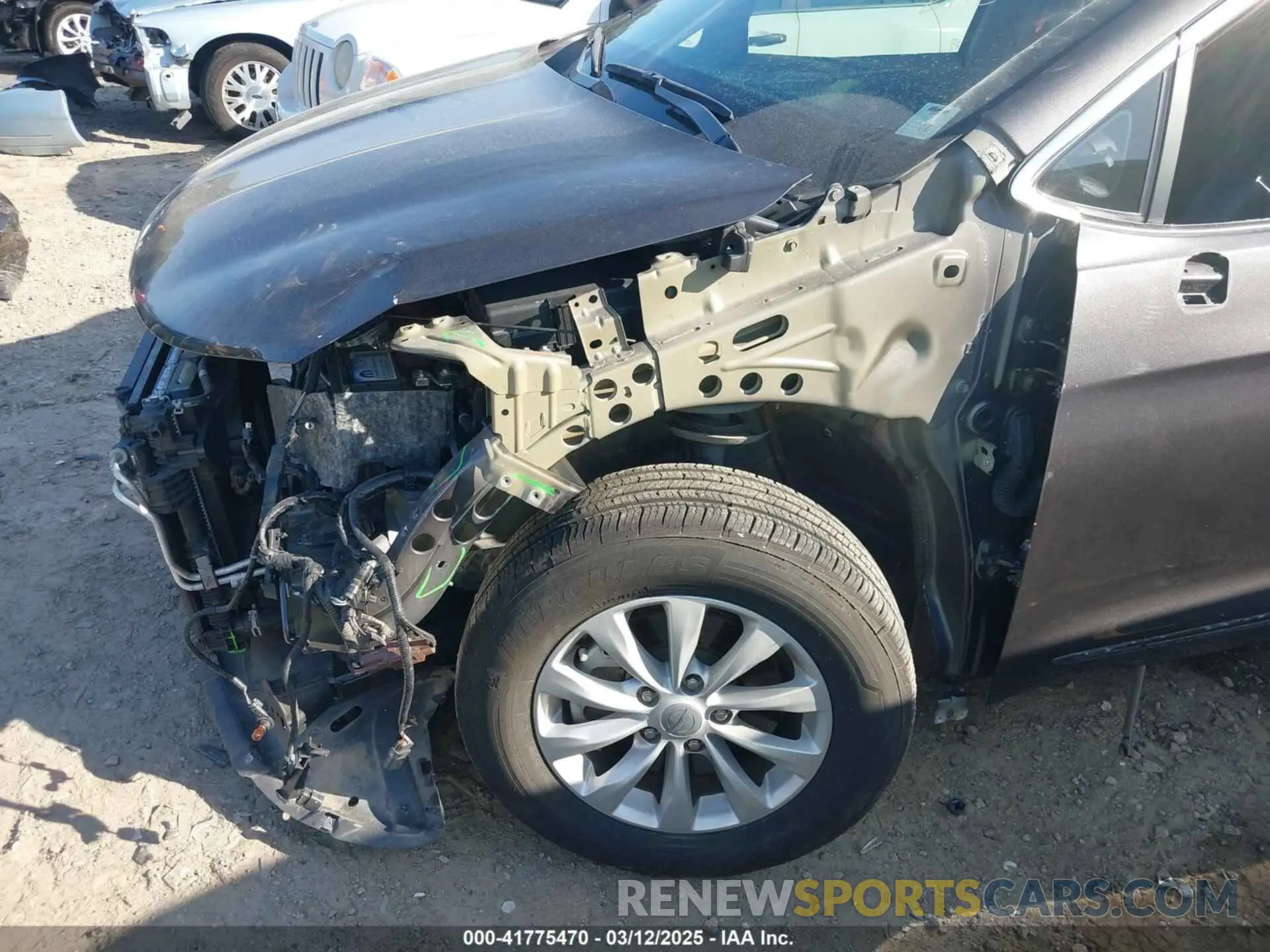 18 Photograph of a damaged car 2C4RC1BGXKR531732 CHRYSLER PACIFICA 2019