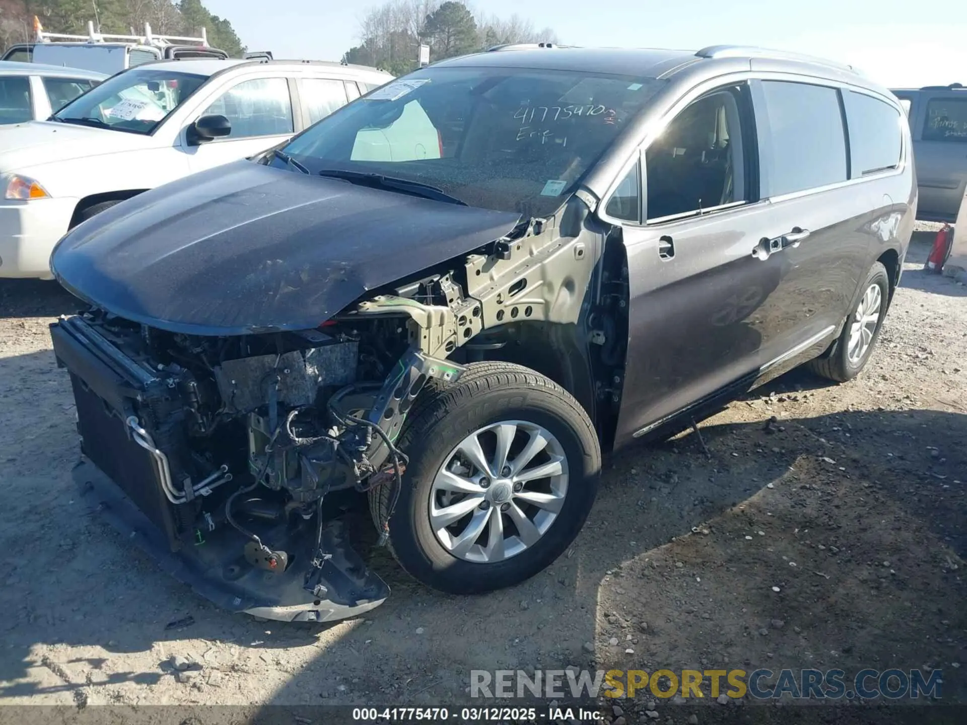 2 Photograph of a damaged car 2C4RC1BGXKR531732 CHRYSLER PACIFICA 2019