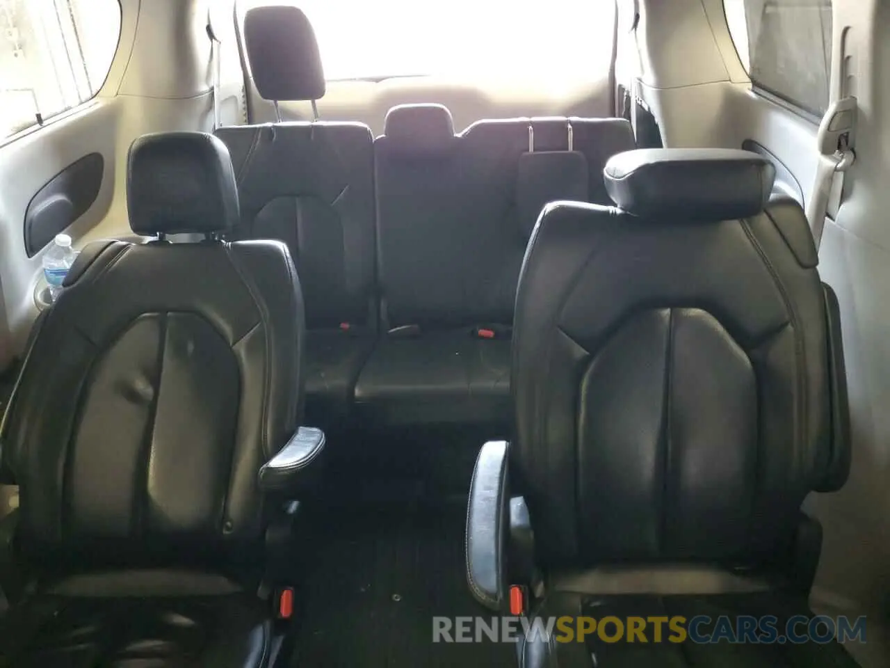 10 Photograph of a damaged car 2C4RC1BGXKR666001 CHRYSLER PACIFICA 2019