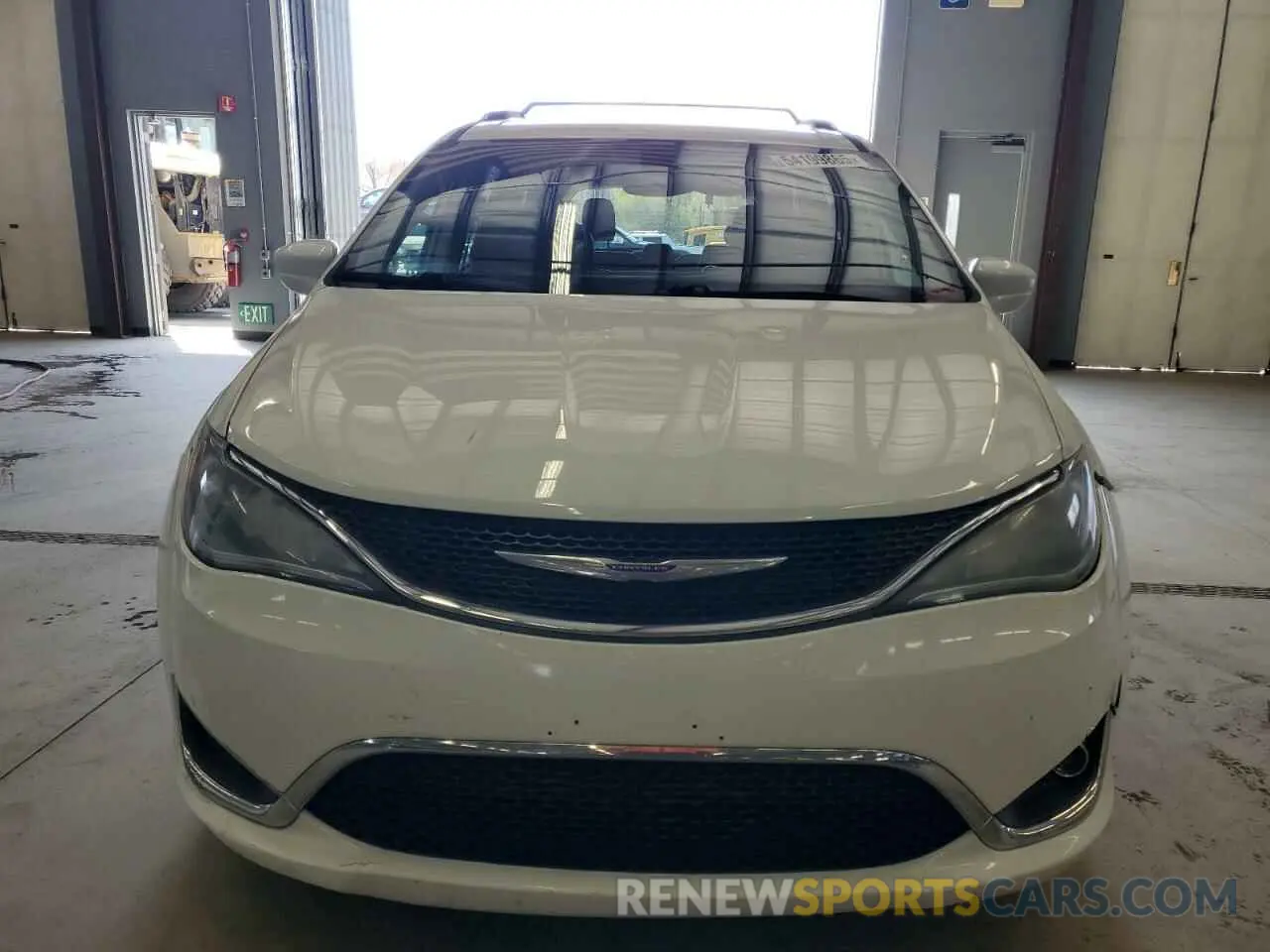 5 Photograph of a damaged car 2C4RC1BGXKR666001 CHRYSLER PACIFICA 2019