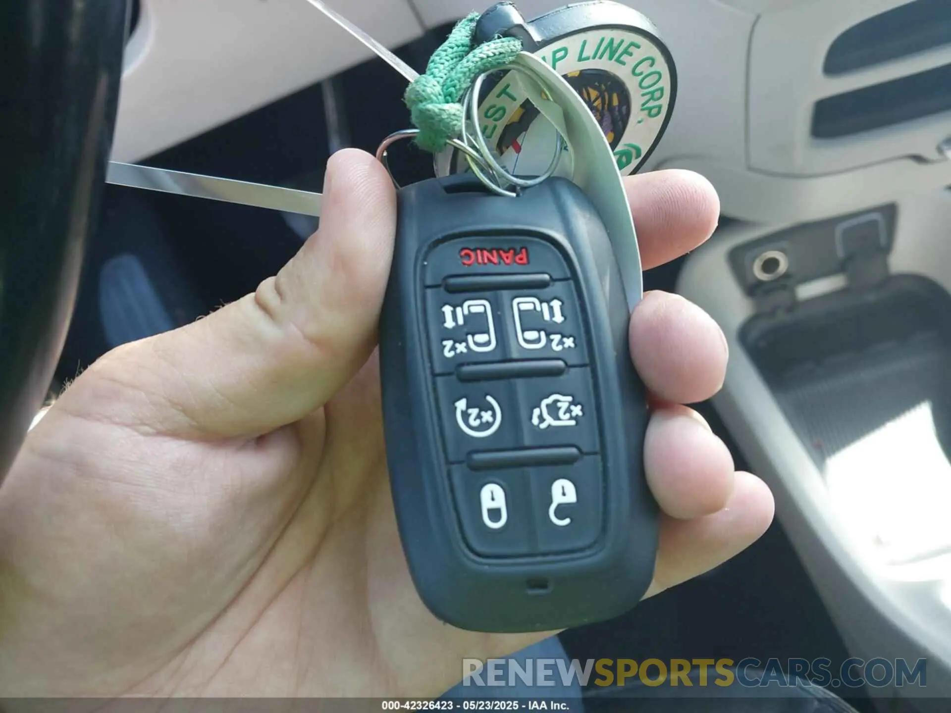 11 Photograph of a damaged car 2C4RC1BGXKR680562 CHRYSLER PACIFICA 2019