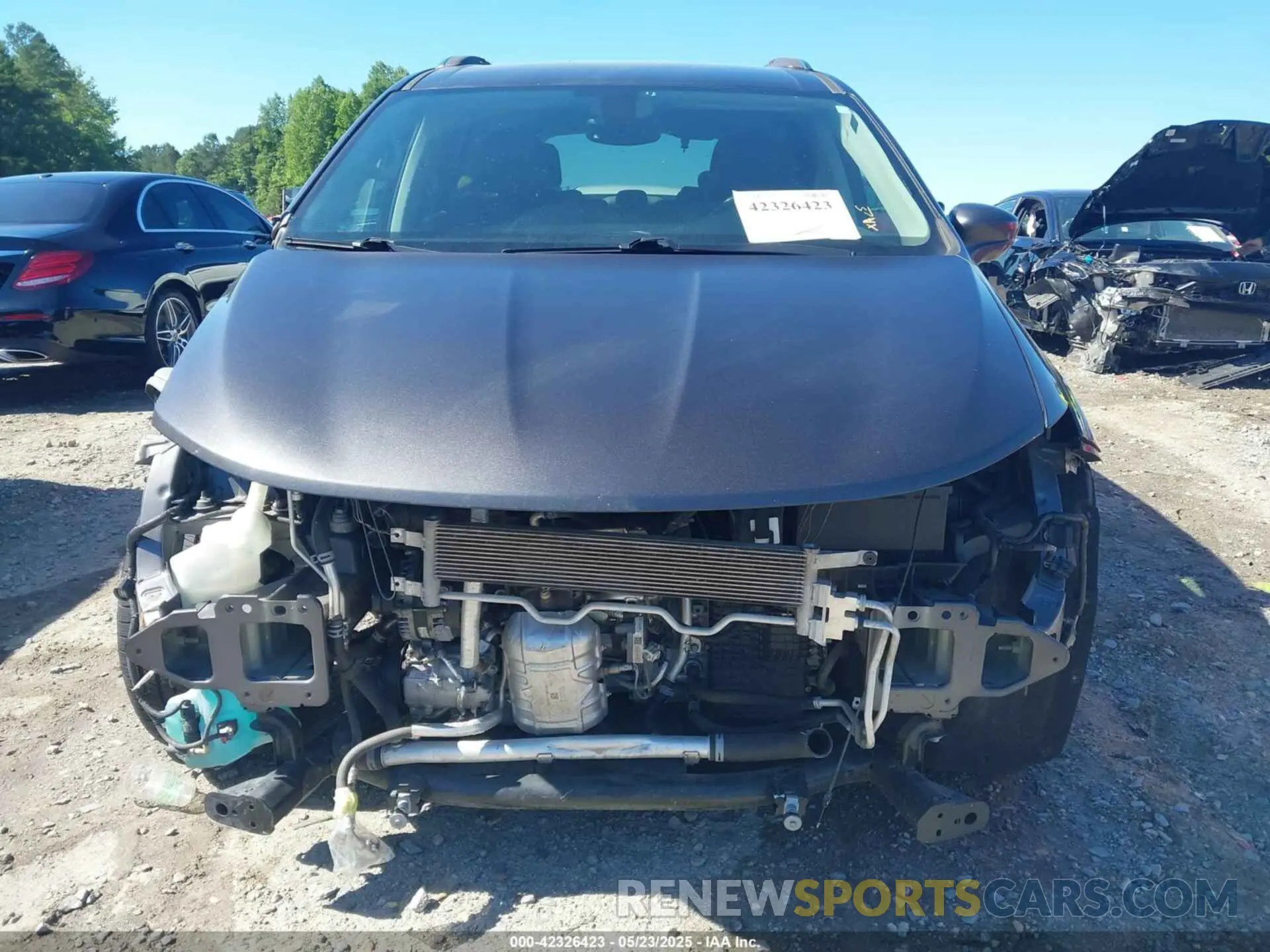 13 Photograph of a damaged car 2C4RC1BGXKR680562 CHRYSLER PACIFICA 2019