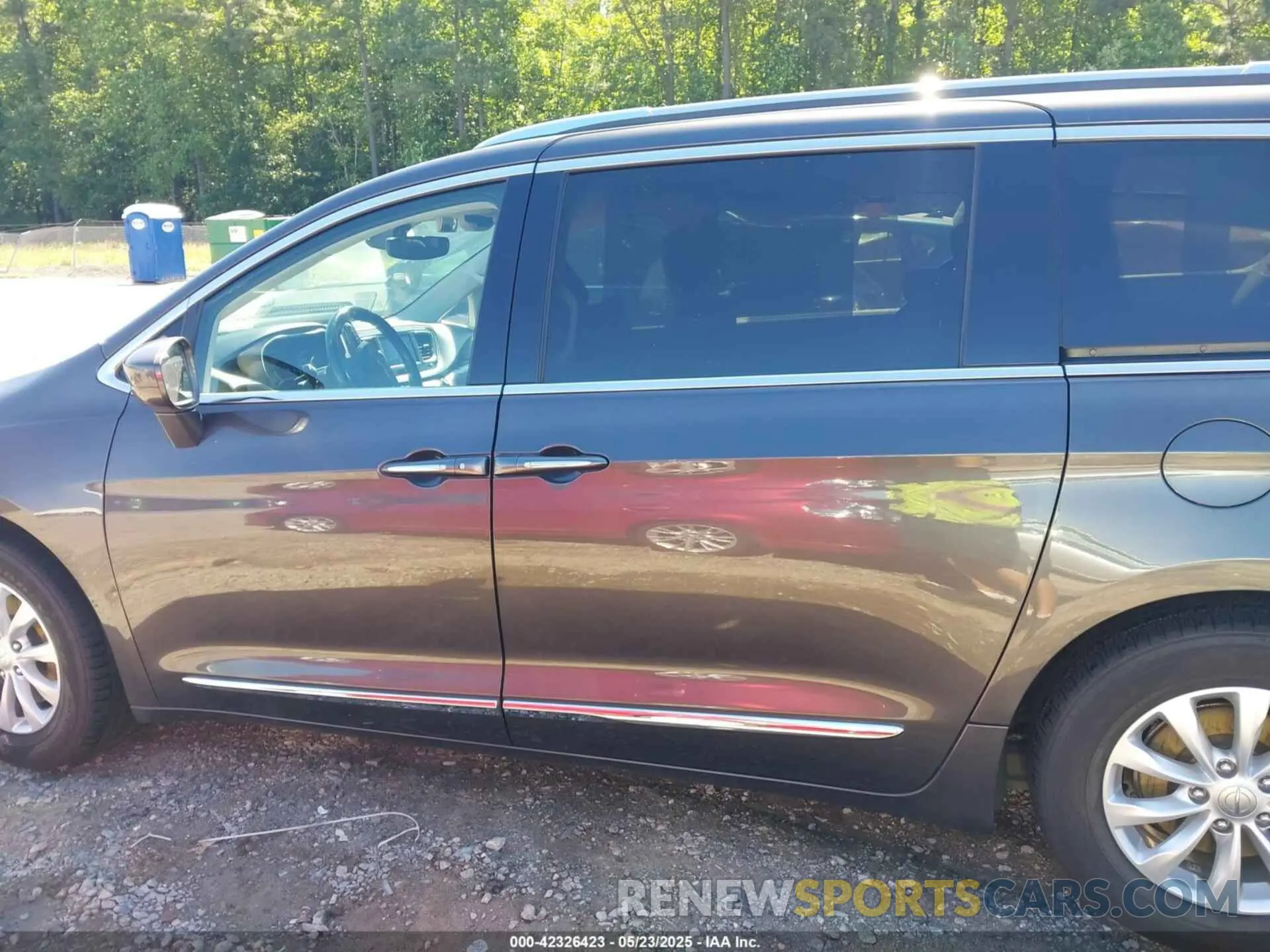15 Photograph of a damaged car 2C4RC1BGXKR680562 CHRYSLER PACIFICA 2019