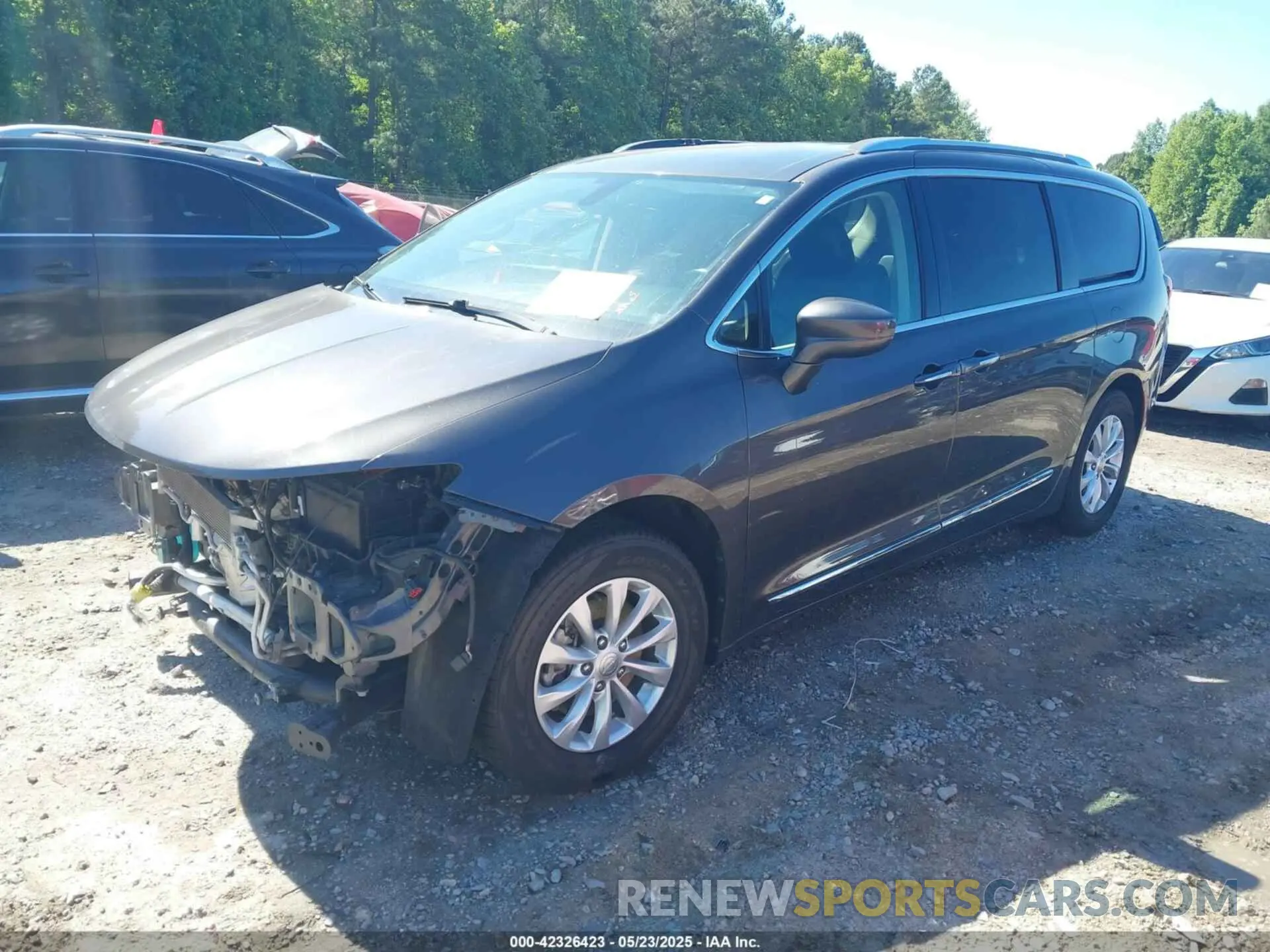 2 Photograph of a damaged car 2C4RC1BGXKR680562 CHRYSLER PACIFICA 2019