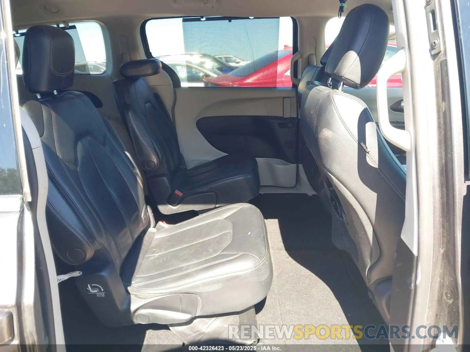 8 Photograph of a damaged car 2C4RC1BGXKR680562 CHRYSLER PACIFICA 2019