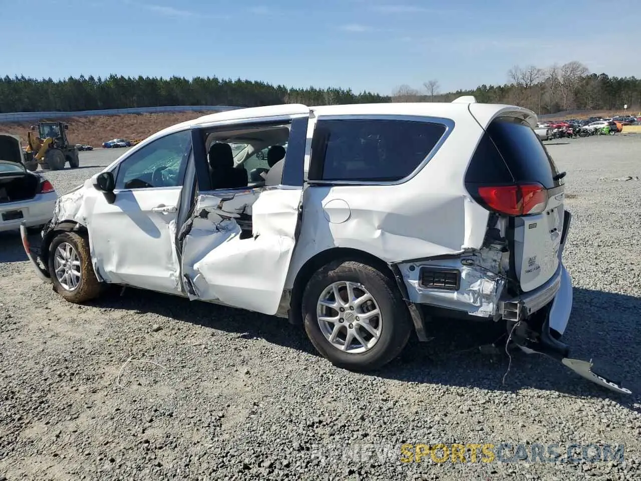 2 Photograph of a damaged car 2C4RC1CG1KR628428 CHRYSLER PACIFICA 2019