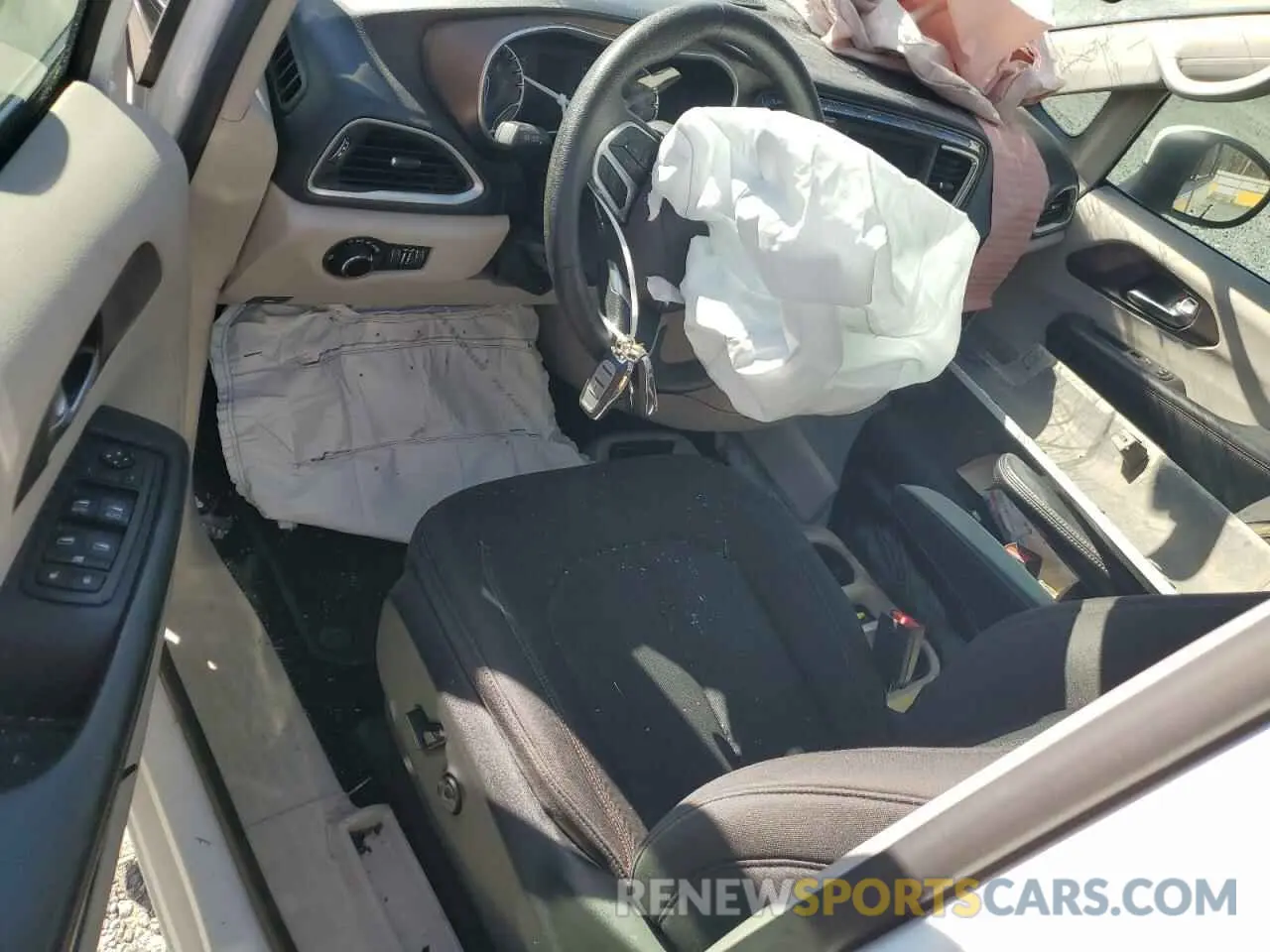 8 Photograph of a damaged car 2C4RC1CG1KR628428 CHRYSLER PACIFICA 2019